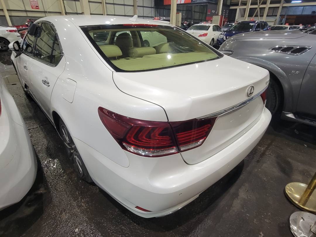 2013 LEXUS LS 460 — 180945 Miles — Lot D5123444 — Souq - Marhaba Auctions Used Cars - Image 4
