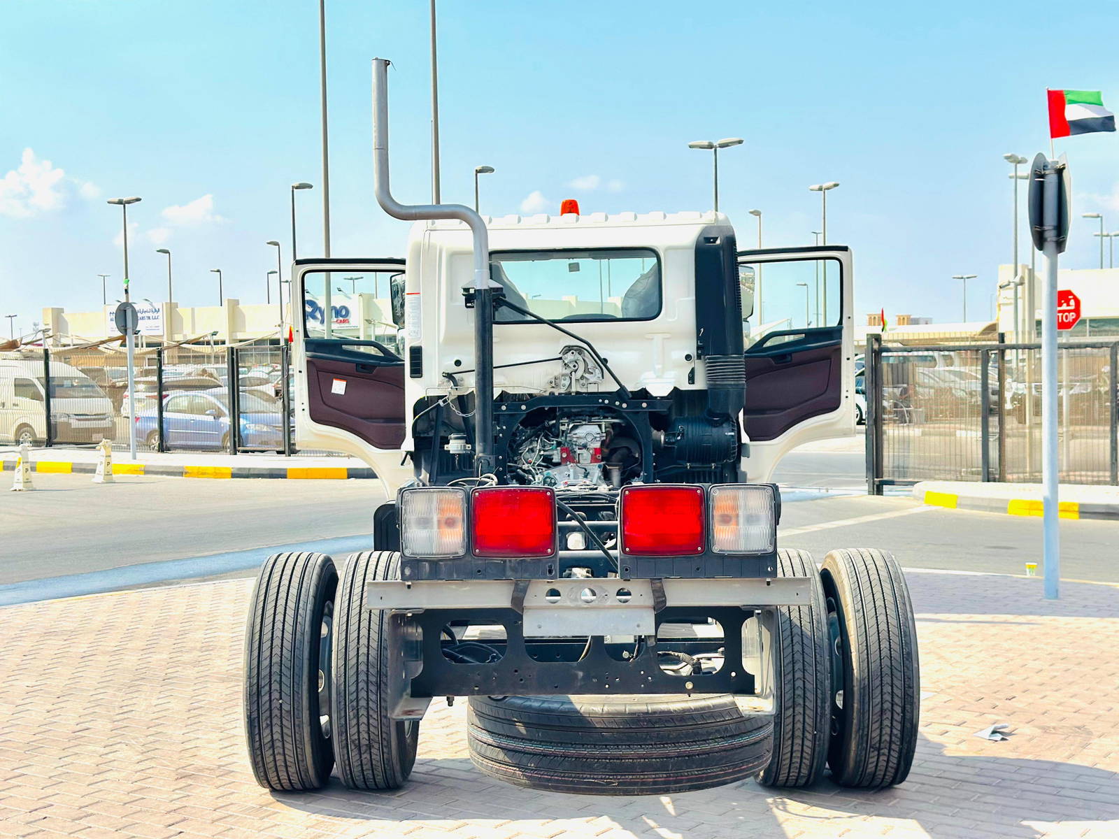 2023 HINO 500 — 312 KM — Lot JL7P7710339 — Souq - Marhaba Auctions Used Cars - Image 3