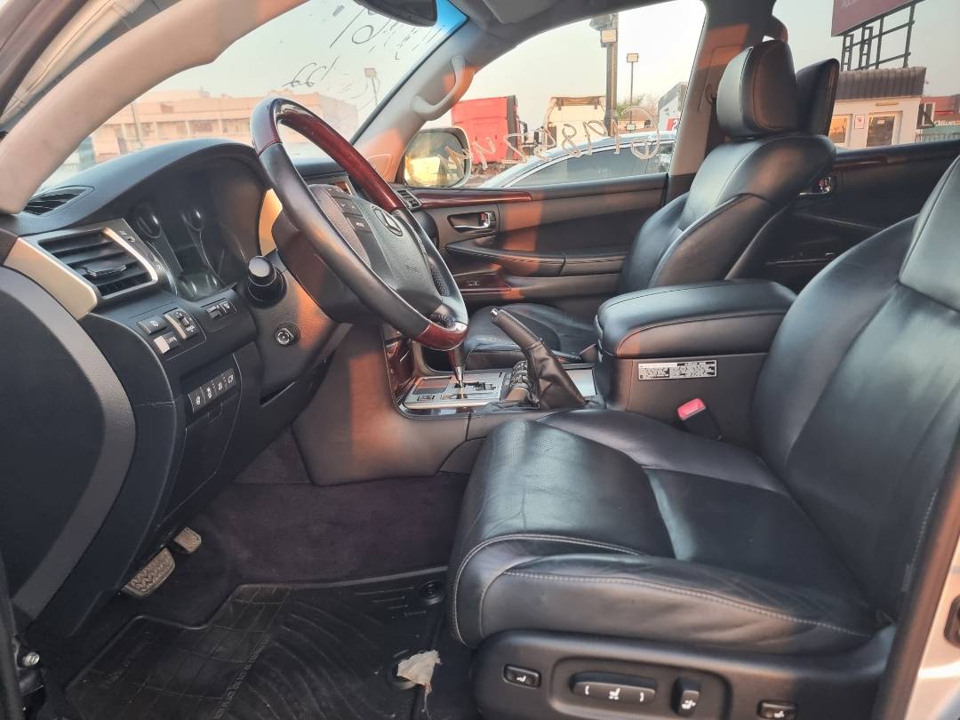 2013 LEXUS LX 570 — 136299 Miles — Lot 125478 — Ind. 12 - Marhaba Auctions Used Cars - Image 8