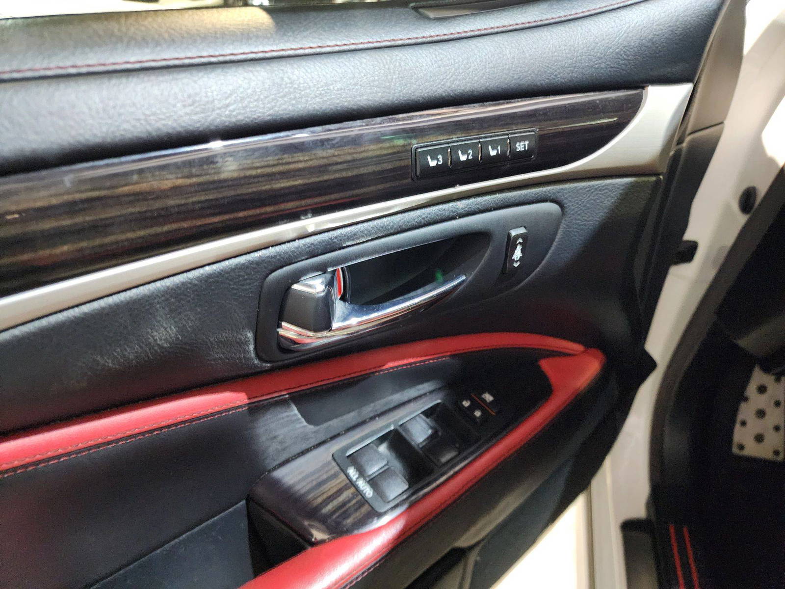 2015 LEXUS LS 460 — 102605 Miles — Lot 40347423 — Souq - Marhaba Auctions Used Cars - Image 13