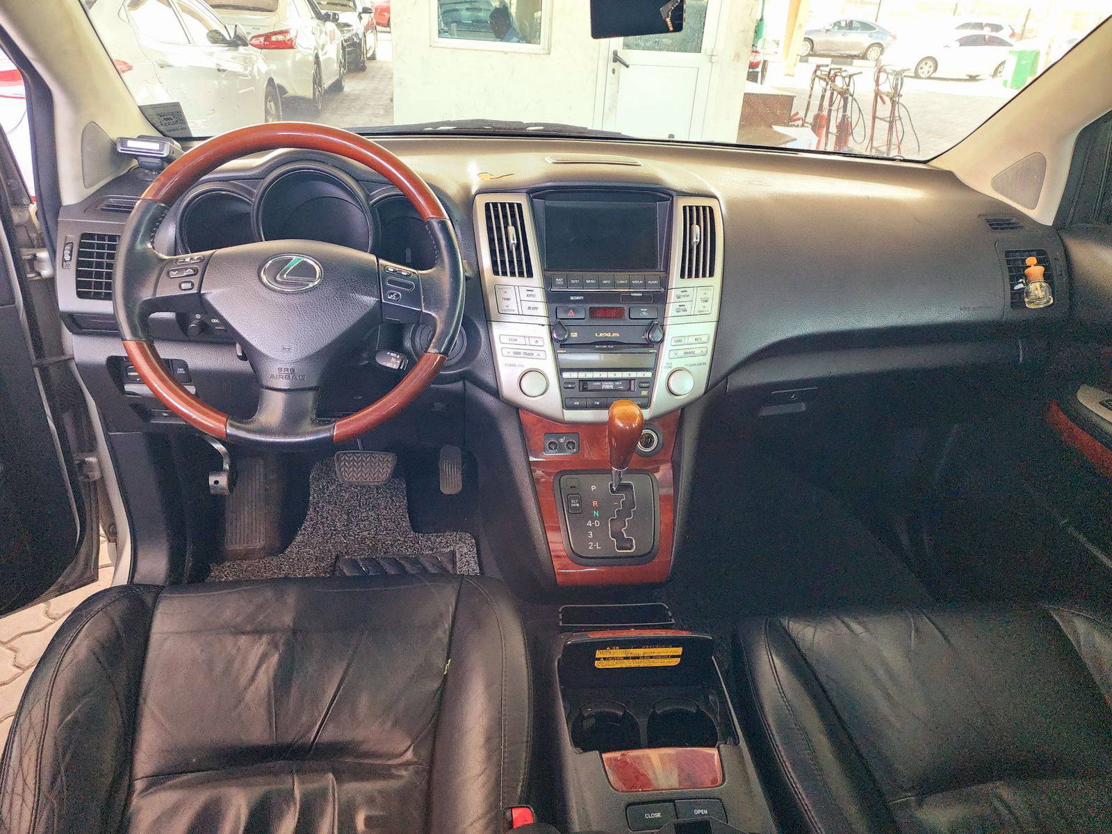 2008 LEXUS RX 350 — 260891 KM — Lot 046628 — Souq - Marhaba Auctions Used Cars - Image 7