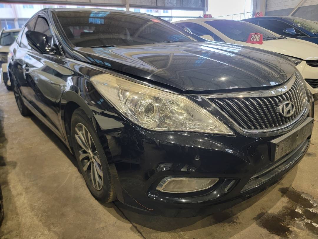 2012 HYUNDAI GRANDEUR — 193273 KM — Lot 129778 — Main - Marhaba Auctions Used Cars - Image 3