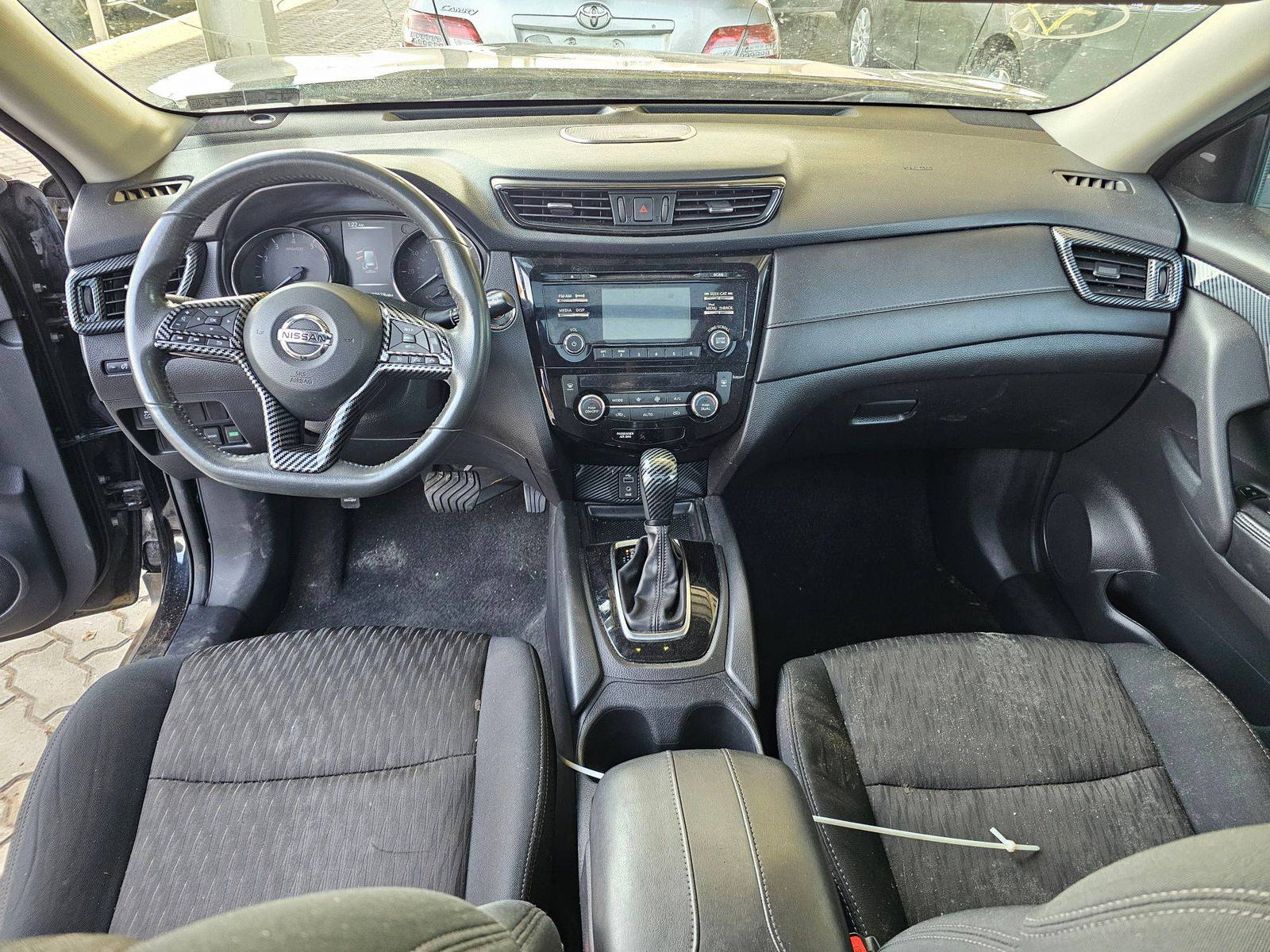 2017 NISSAN ROGUE — 77629 Miles — Lot 2MV6HC766477 — Souq - Marhaba Auctions Used Cars - Image 7