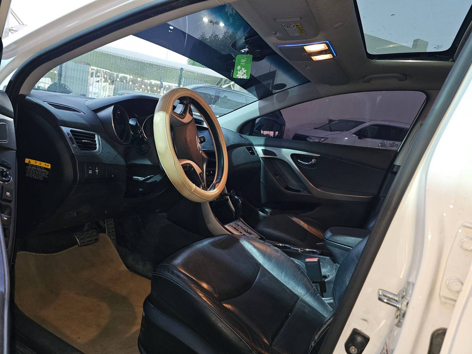2012 HYUNDAI AVANTE — 112759 KM — Lot U579596 — Souq - Marhaba Auctions Used Cars - Image 10