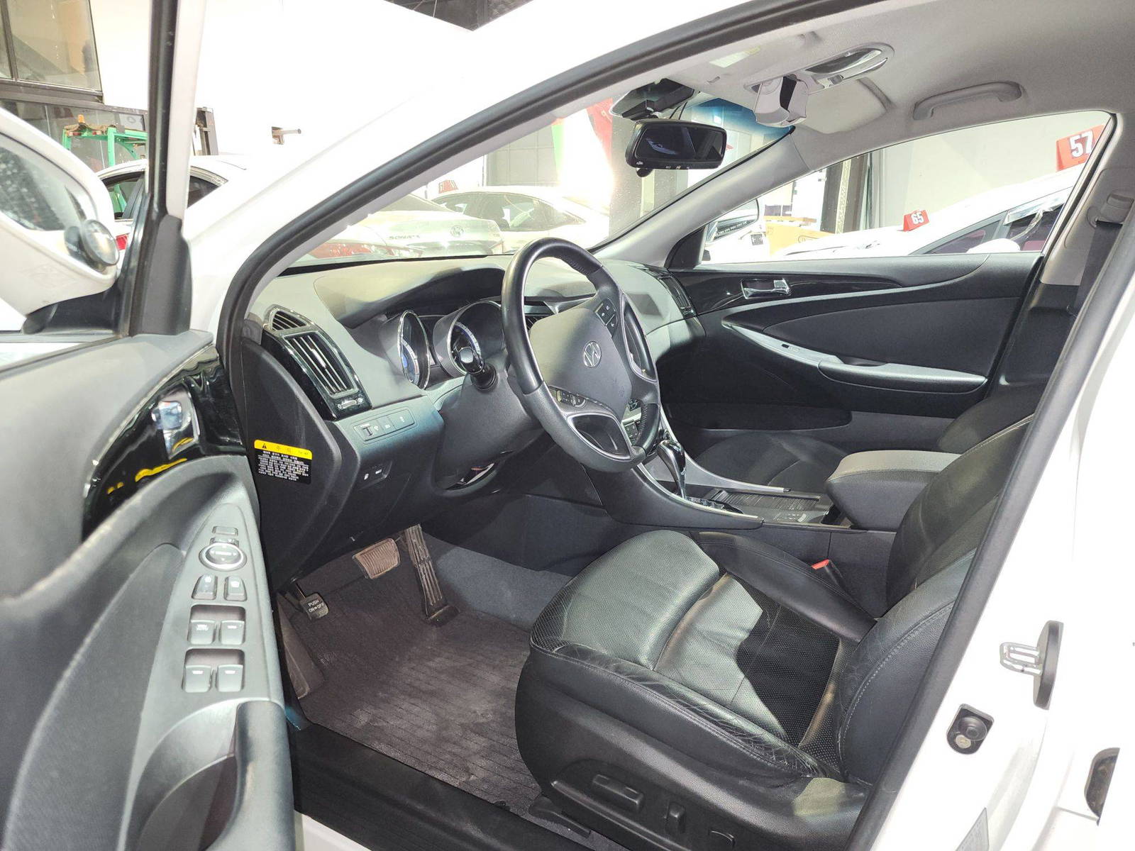 2011 HYUNDAI SONATA — 155492 KM — Lot 181564 — Al Quoz - Marhaba Auctions Used Cars - Image 9