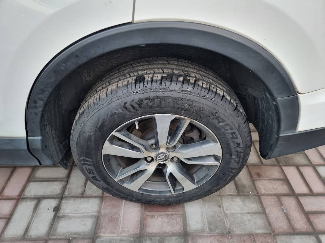 2018 TOYOTA RAV4 — 185827 Miles — Lot 68846794 — Ind. 12 - Marhaba Auctions Used Cars - Image 11