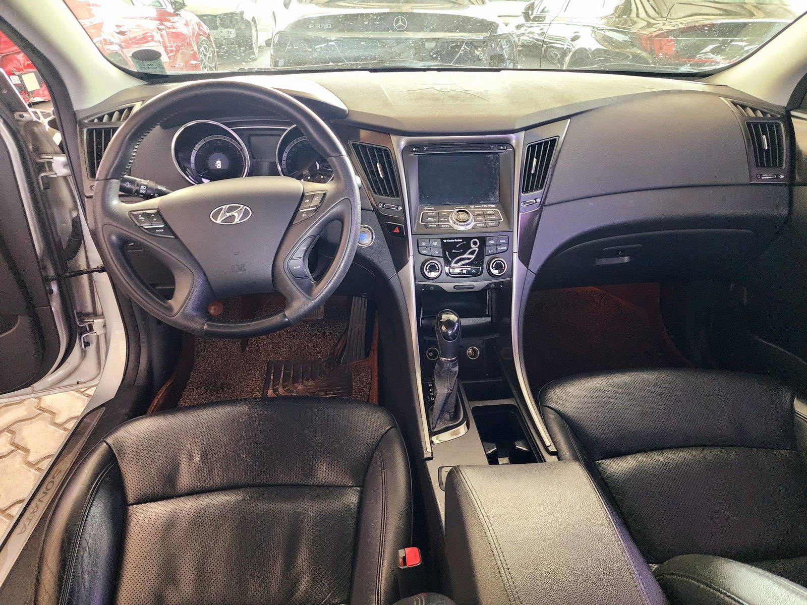 2012 HYUNDAI SONATA — 269089 KM — Lot 364368 — Souq - Marhaba Auctions Used Cars - Image 7