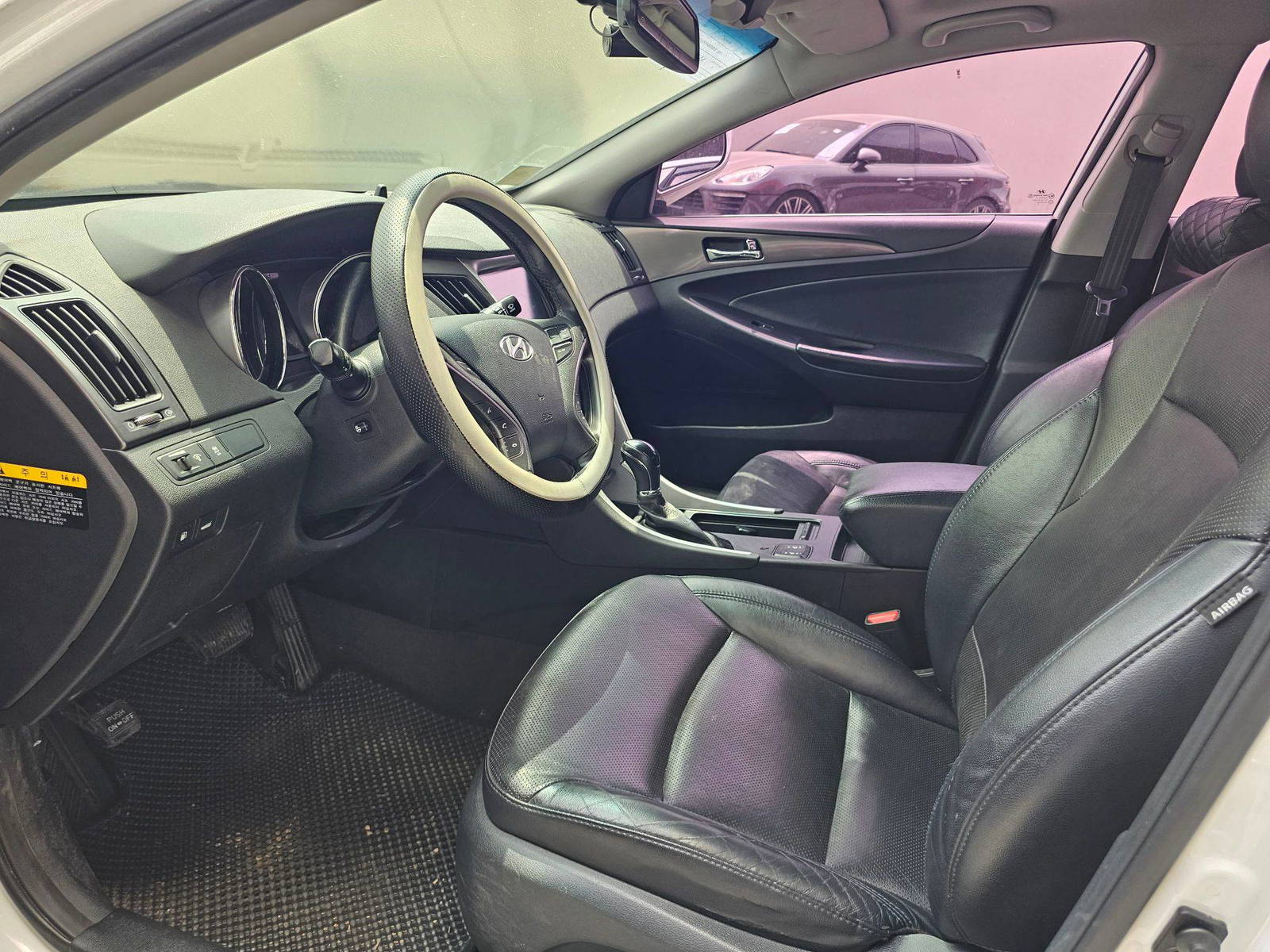 2014 HYUNDAI SONATA — 209478 KM — Lot 084272 — Souq - Marhaba Auctions Used Cars - Image 9