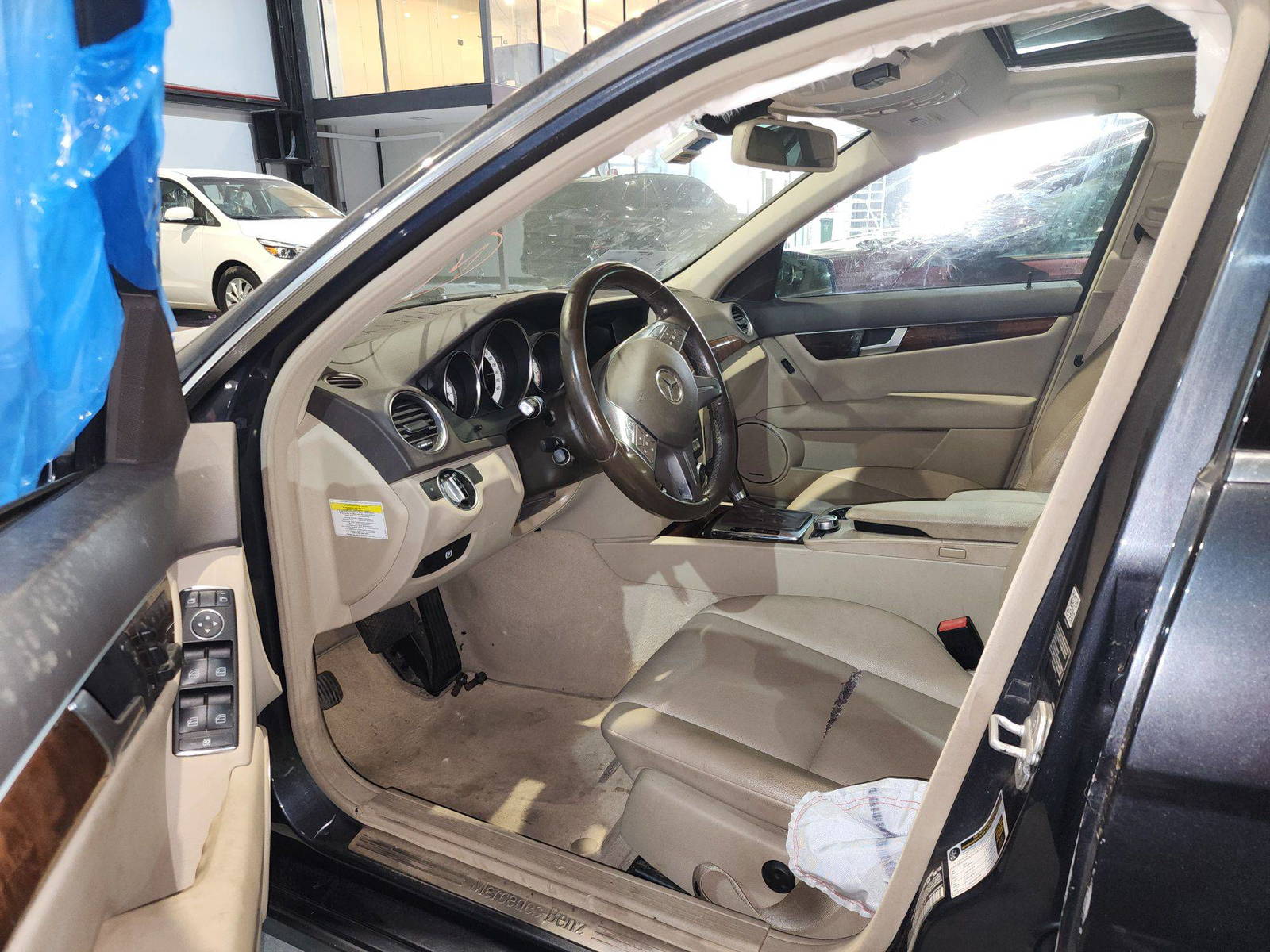 2014 MERCEDES BENZ C300 — 131755 Miles — Lot 185835 — Souq - Marhaba Auctions Used Cars - Image 7