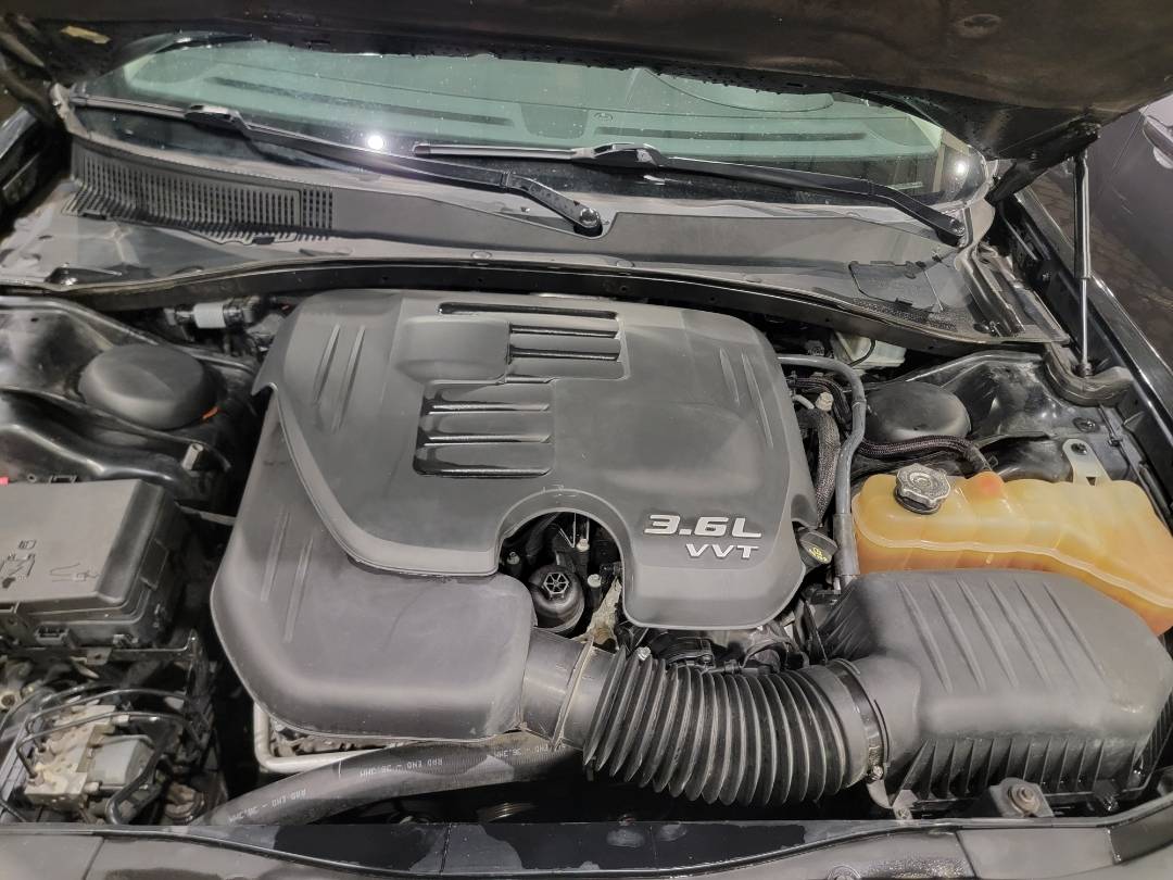 2019 CHRYSLER 300 — 182175 KM — Lot H613359 - Marhaba Auctions Used Cars - Image 9