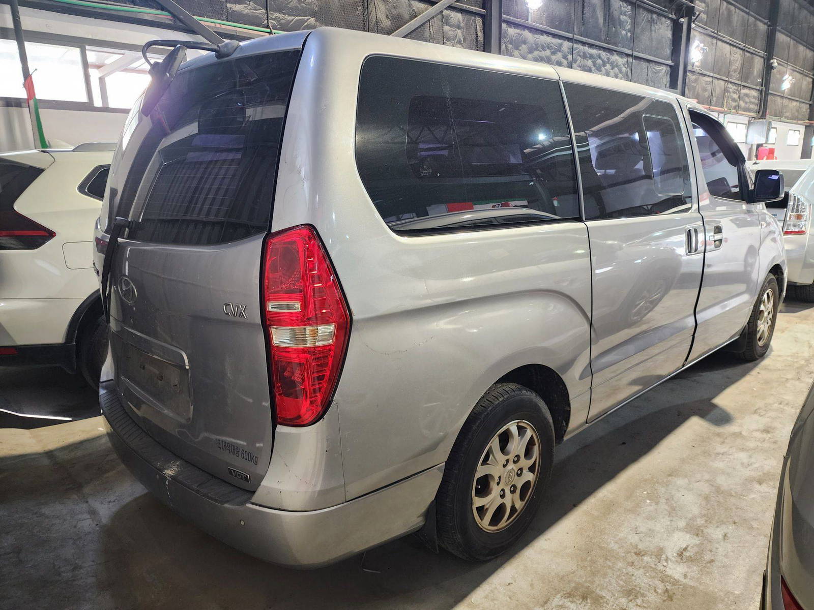 2012 HYUNDAI GRAND STAREX — 288340 KM — Lot 413826 — Al Quoz - Marhaba Auctions Used Cars - Image 6