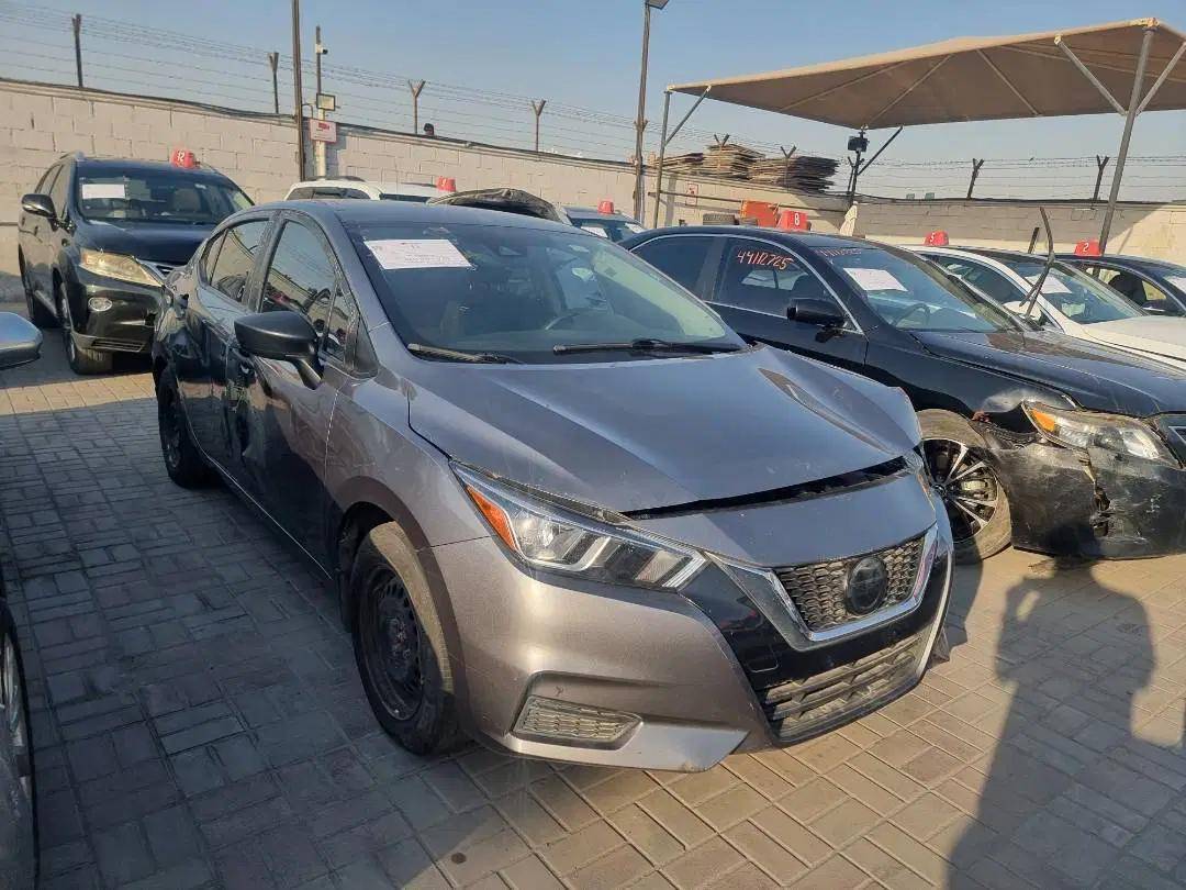 NISSAN VERSA