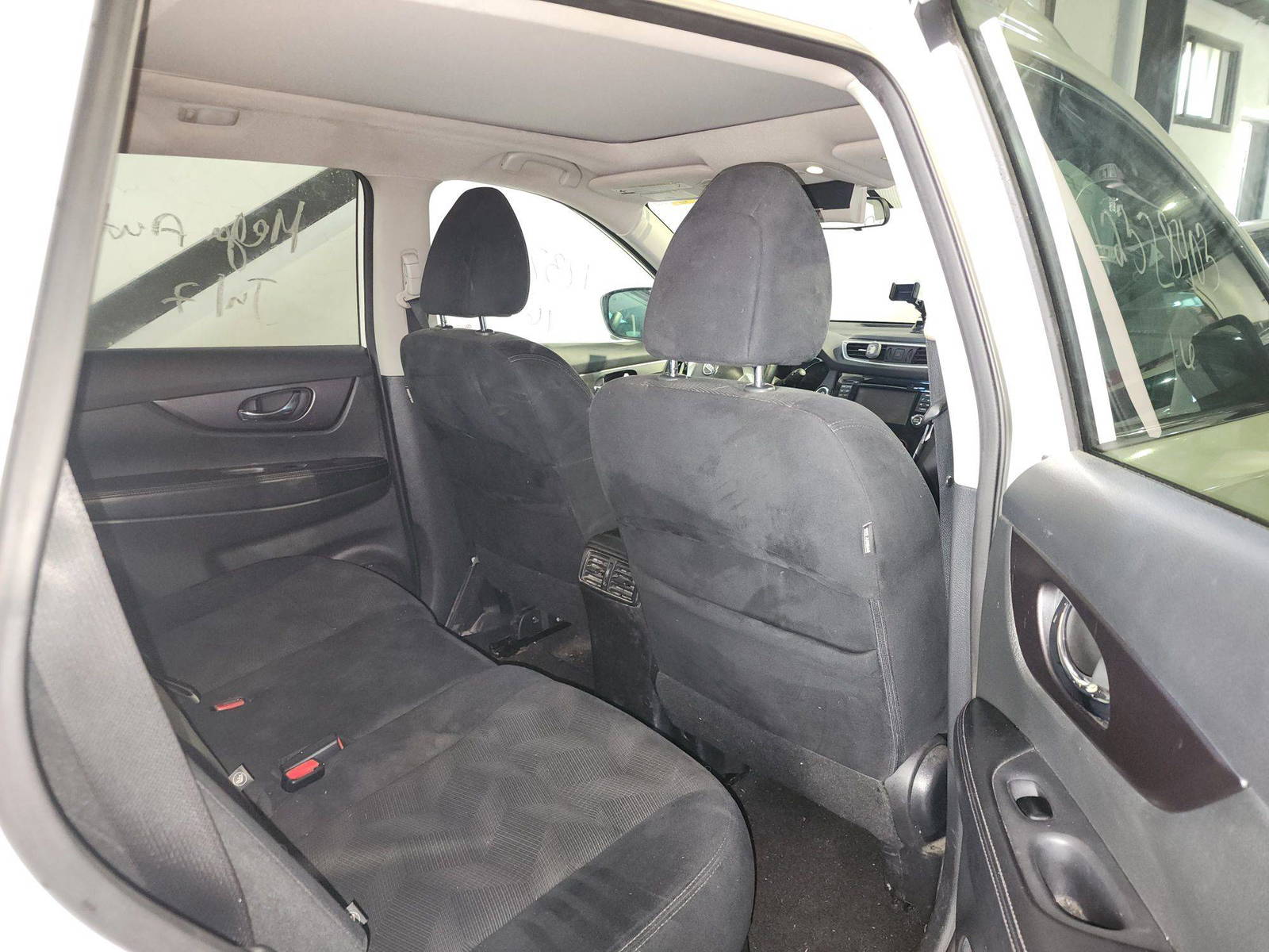 2016 NISSAN ROGUE — 174669 KM — Lot 12328403 — Al Quoz - Marhaba Auctions Used Cars - Image 7