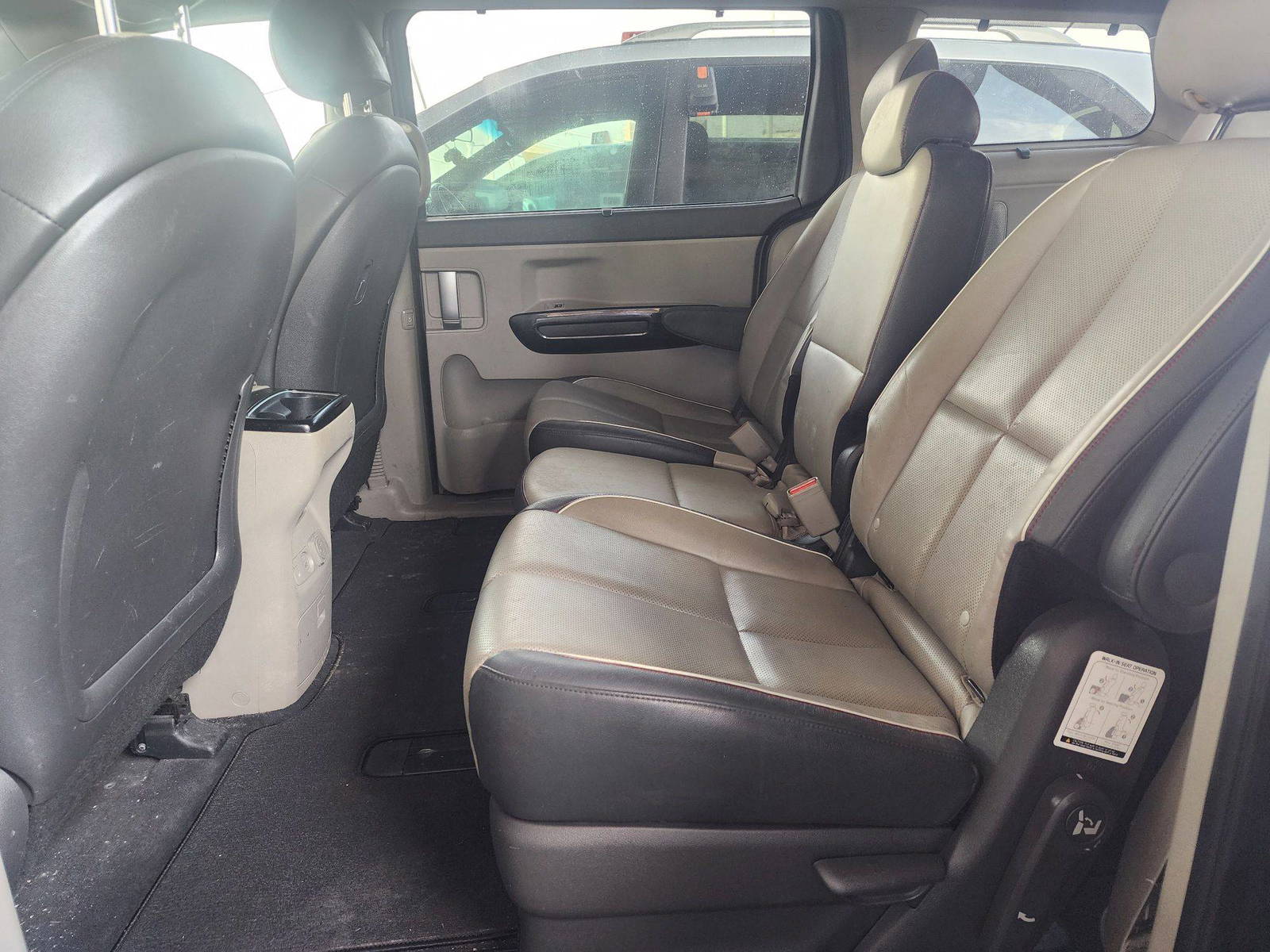 2015 KIA SEDONA — 225675 Miles — Lot 39083494 — Souq - Marhaba Auctions Used Cars - Image 7