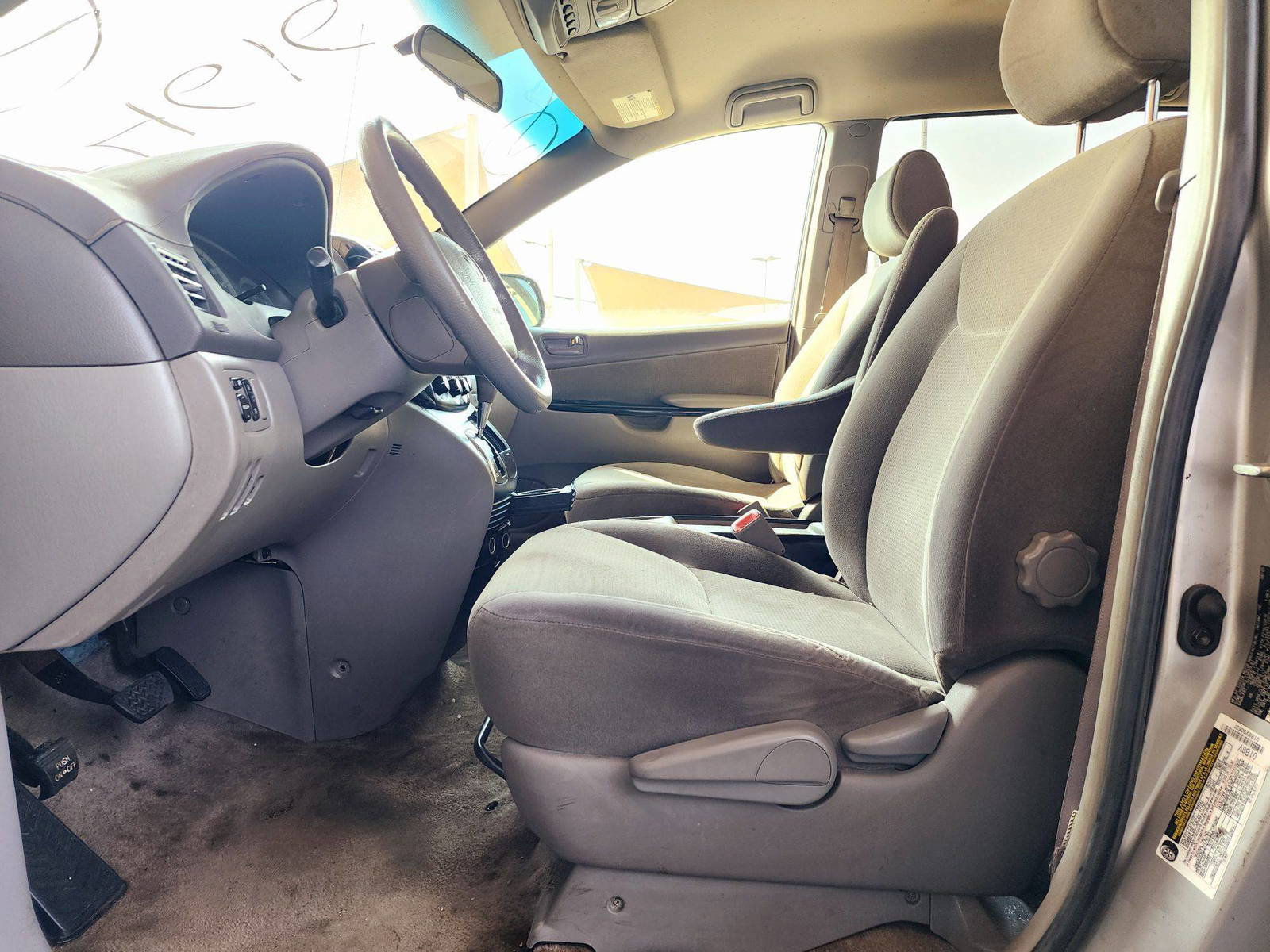 2005 TOYOTA SIENNA — 167092 Miles — Lot 66006014 — Souq - Marhaba Auctions Used Cars - Image 9