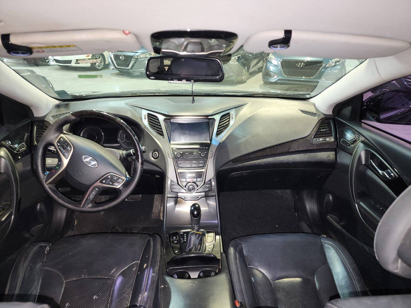 2015 HYUNDAI GRANDEUR — 317748 KM — Lot 008130 — Al Quoz - Marhaba Auctions Used Cars - Image 8