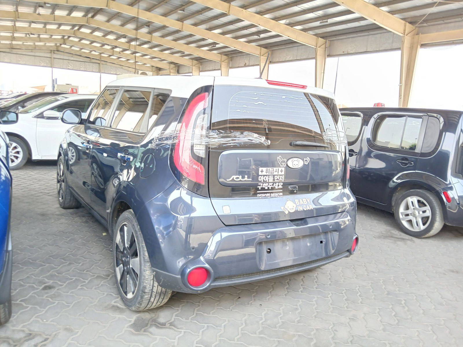 2015 KIA SOUL — 200459 KM — Lot 132424 — Souq - Marhaba Auctions Used Cars - Image 5