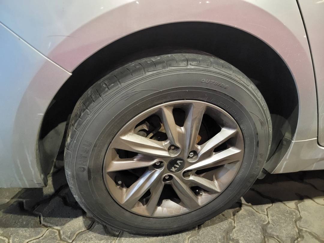 2019 KIA OPTIMA — 140725 Miles — Lot KG285032 — Main - Marhaba Auctions Used Cars - Image 4