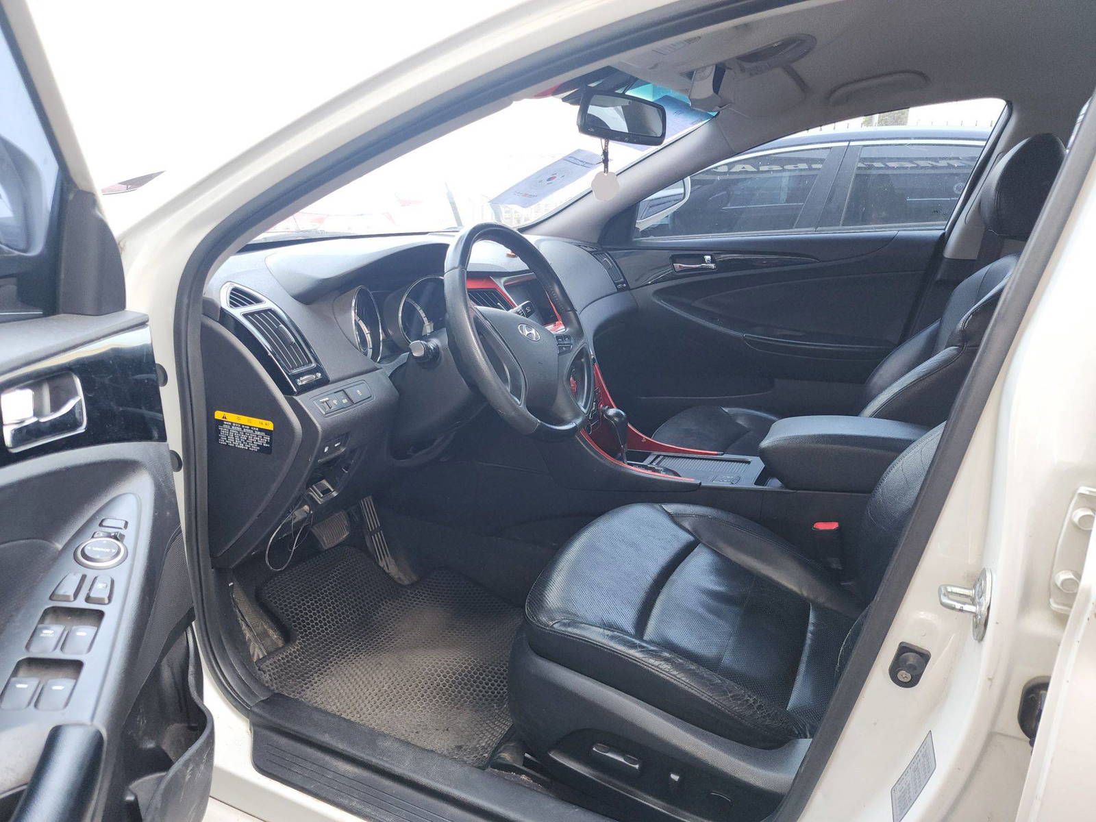 2011 HYUNDAI SONATA — 233959 KM — Lot 237791 — Souq - Marhaba Auctions Used Cars - Image 9