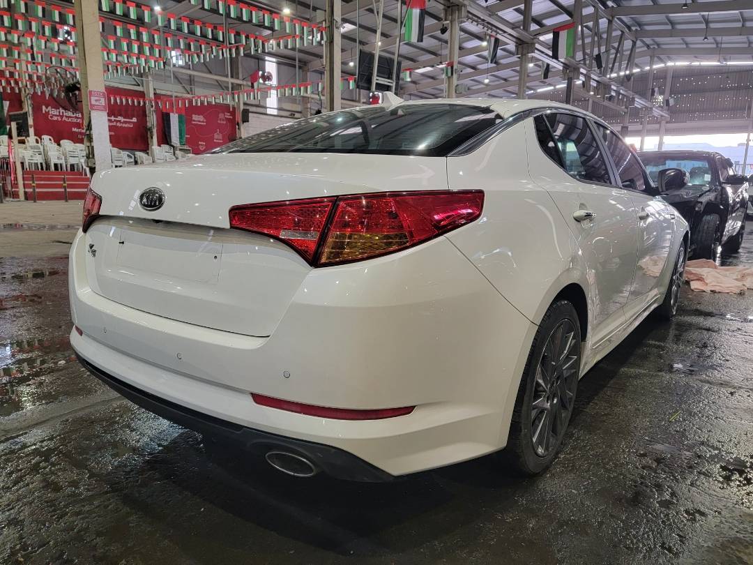 2011 KIA K5 — 241784 KM — Lot 134303 — Main - Marhaba Auctions Used Cars - Image 3