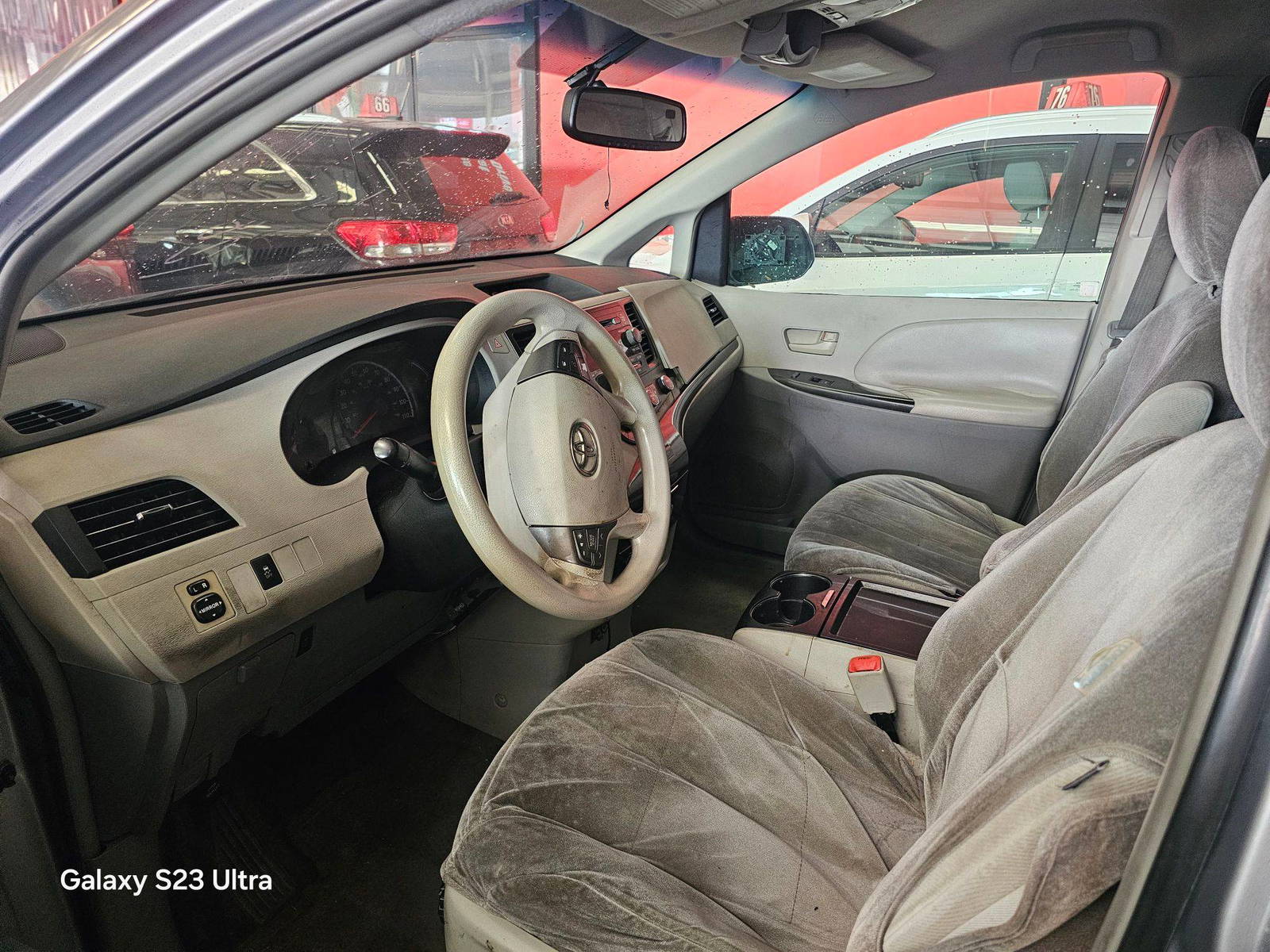 2011 TOYOTA SIENNA — 415222 Miles — Lot 128475 — Main - Marhaba Auctions Used Cars - Image 8