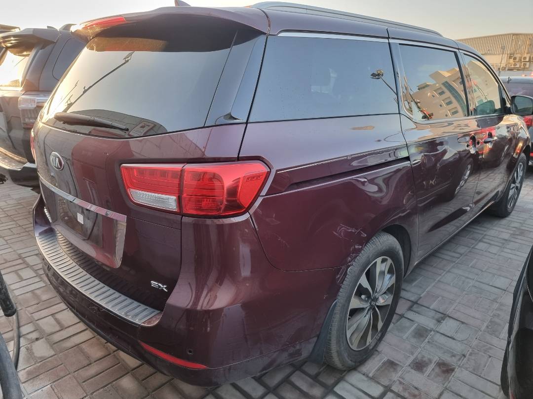2015 KIA SEDONA — 195913 Miles — Lot 215487 — Souq - Marhaba Auctions Used Cars - Image 4