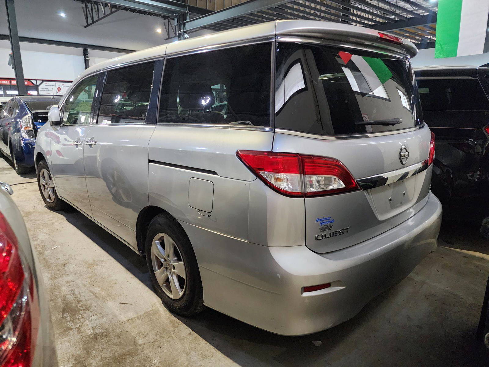 2011 NISSAN QUEST — 176765 Miles — Lot 9008792 — Al Quoz - Marhaba Auctions Used Cars - Image 5