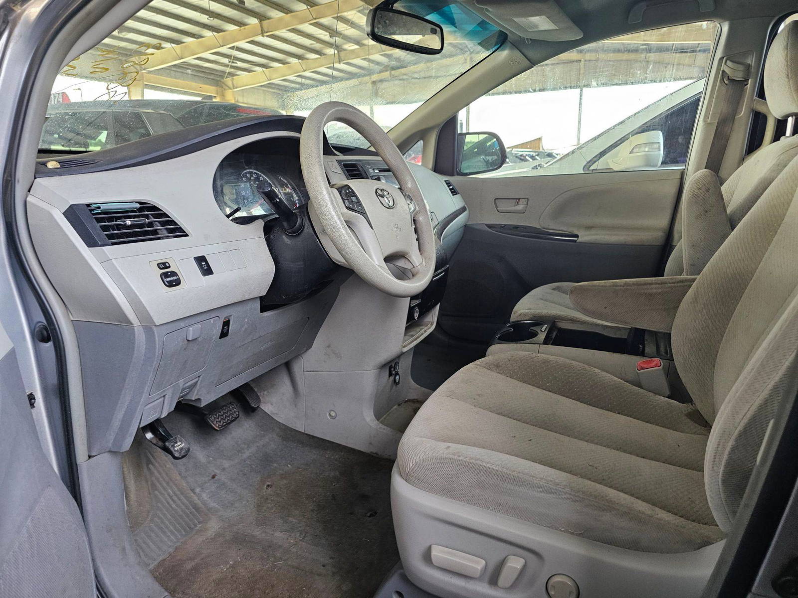 2013 TOYOTA SIENNA — 225158 Miles — Lot 1253479 — Souq - Marhaba Auctions Used Cars - Image 8