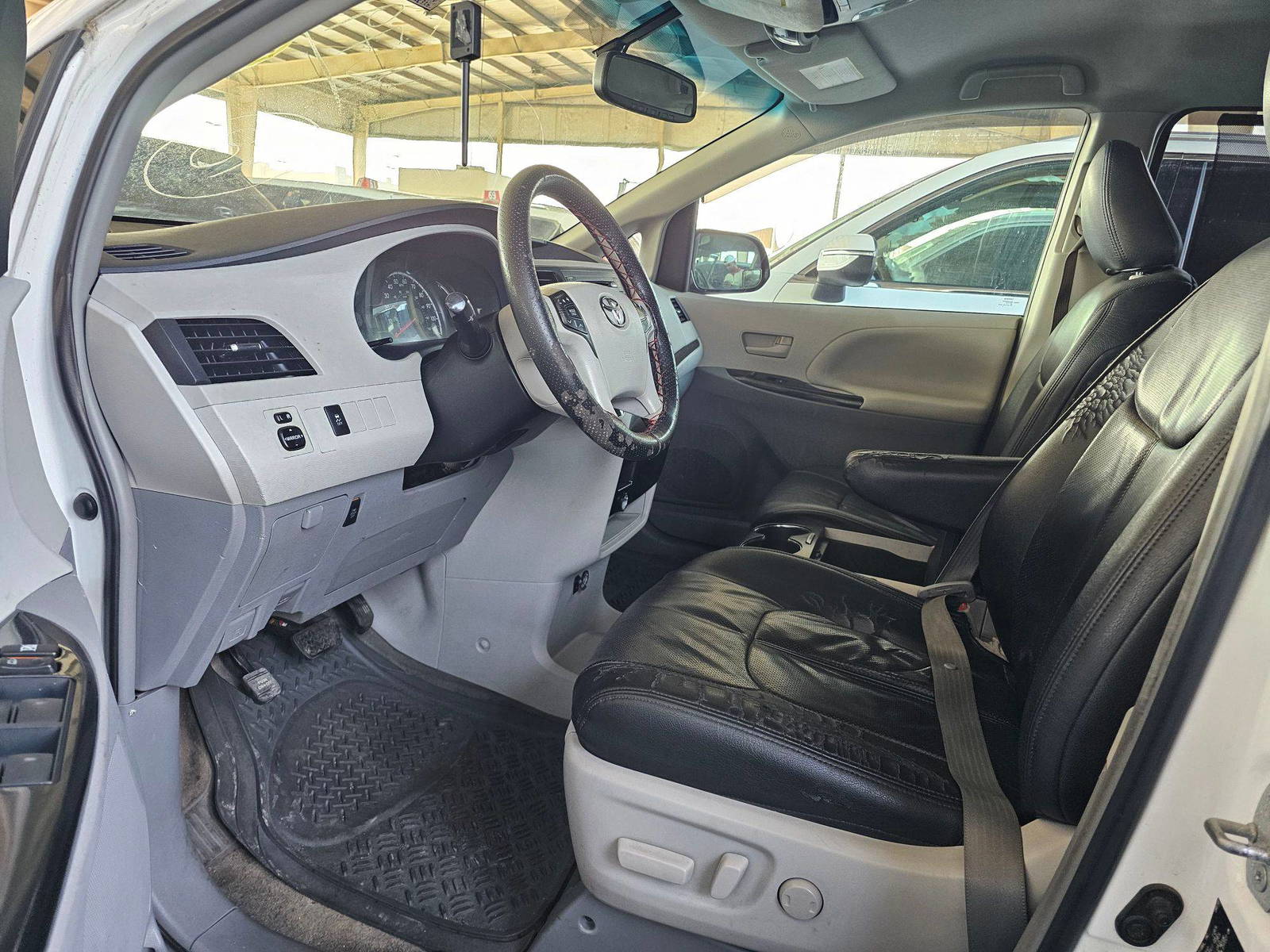 2014 TOYOTA SIENNA — 208924 Miles — Lot 80550295 — Souq - Marhaba Auctions Used Cars - Image 9