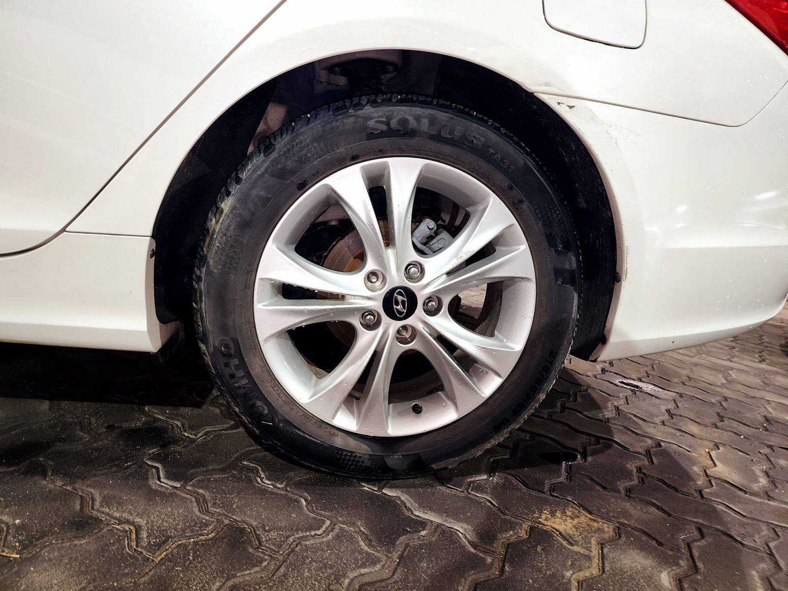 2010 HYUNDAI SONATA — 82468 KM — Lot 068810 — Souq - Marhaba Auctions Used Cars - Image 10