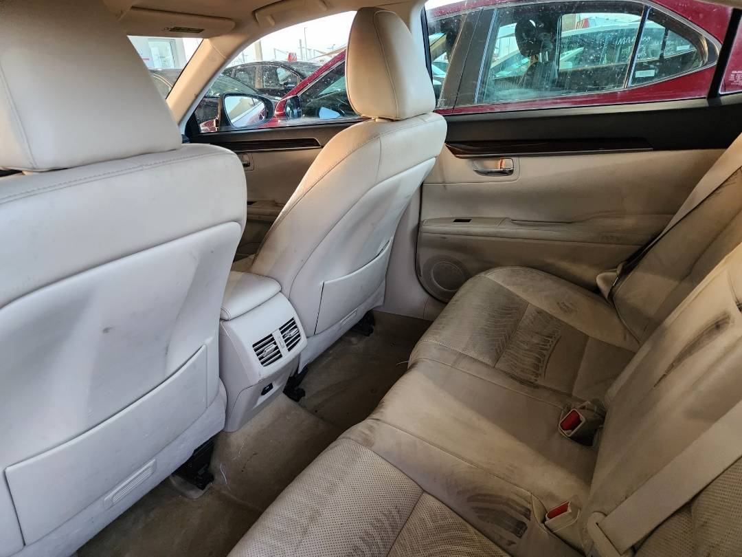 2014 LEXUS ES 350 — 118133 Miles — Lot E2124391 — Souq - Marhaba Auctions Used Cars - Image 9