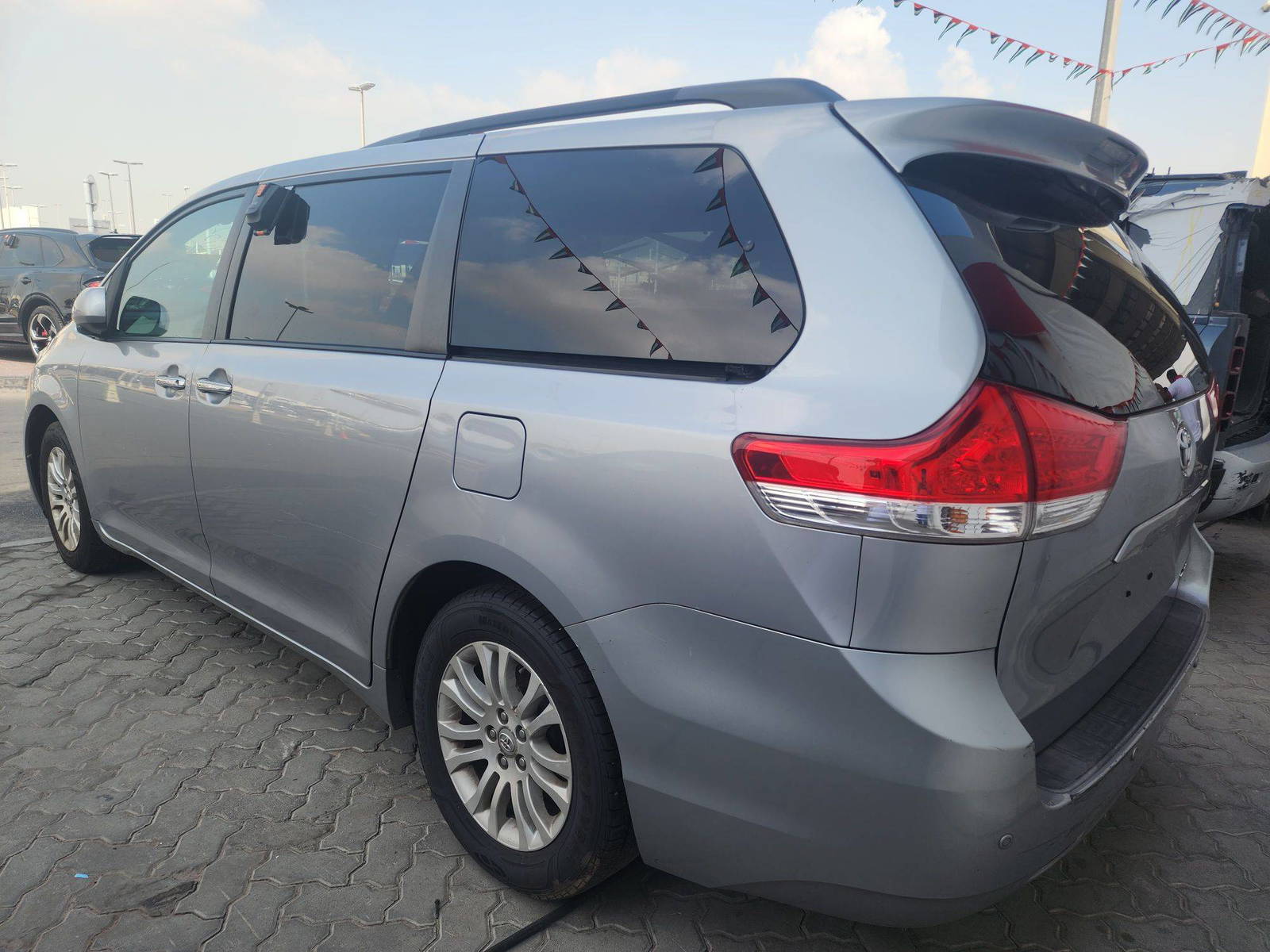 2011 TOYOTA SIENNA — 201194 Miles — Lot 37649977 - Marhaba Auctions Used Cars - Image 12