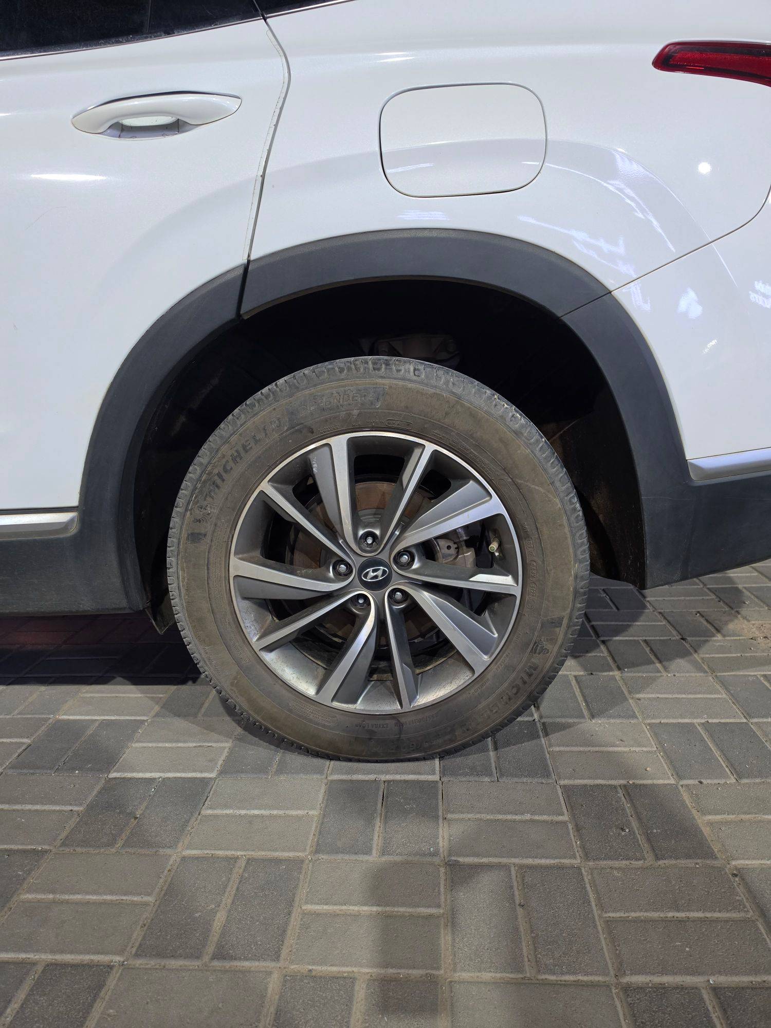 HYUNDAI SANTA FE LIMITED 2019 - Marhaba Auction Used Cars - Image 7