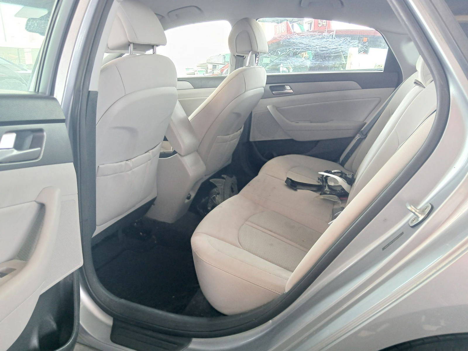 2015 HYUNDAI SONATA — 121673 Miles — Lot H000743 — Souq - Marhaba Auctions Used Cars - Image 6