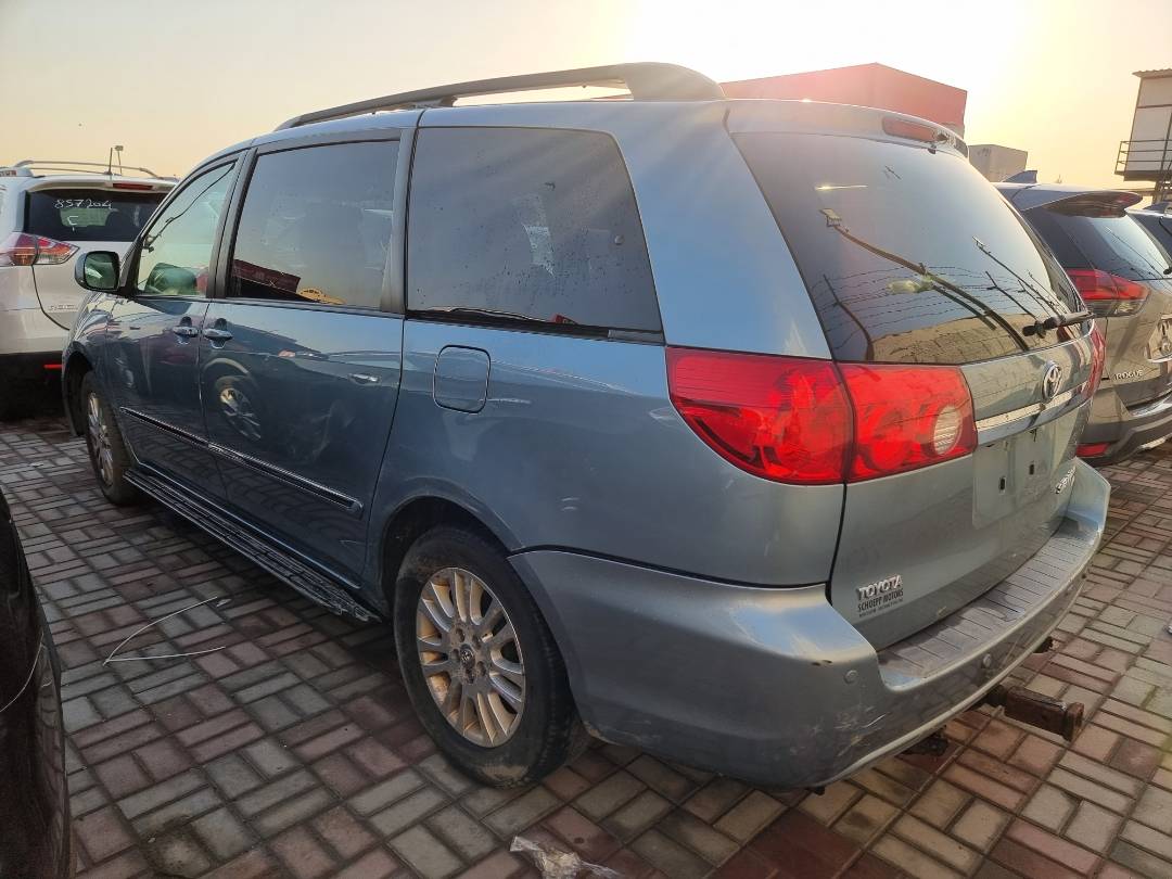 2007 TOYOTA SIENNA — 218123 Miles — Lot 215487 — Ind. 12 - Marhaba Auctions Used Cars - Image 4