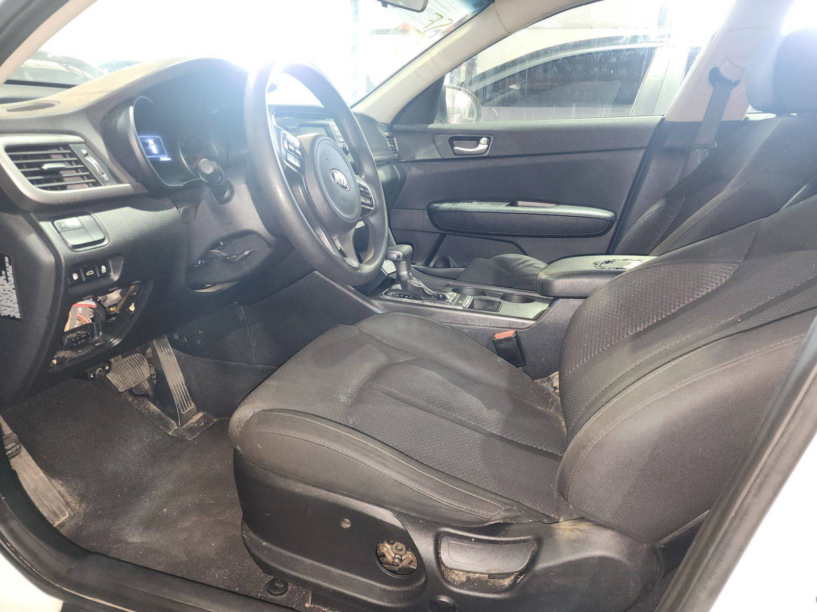 2016 KIA OPTIMA — 174180 Miles — Lot GG002408 — Al Quoz - Marhaba Auctions Used Cars - Image 9