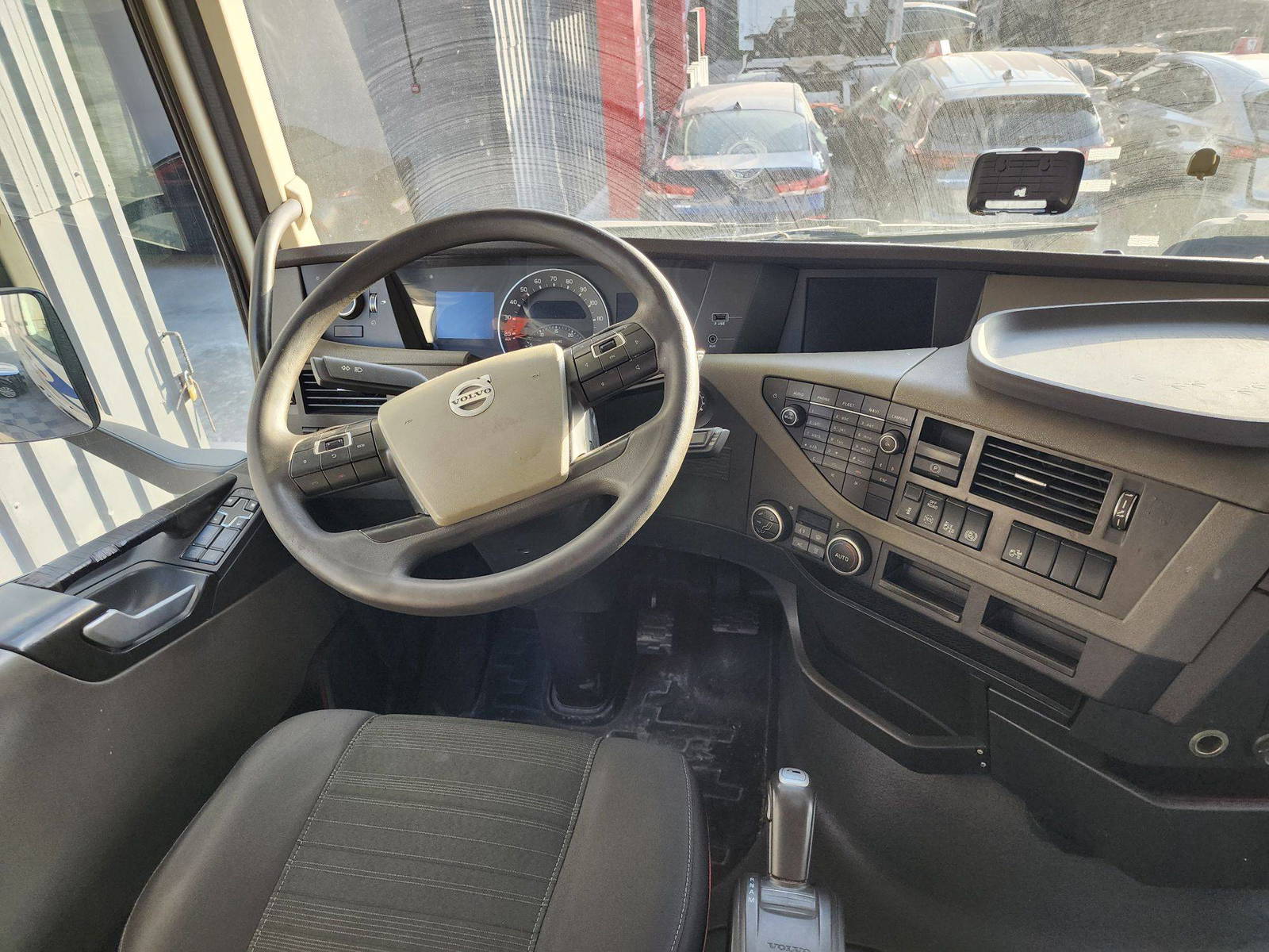 VOLVO FH-Series 2015 - Marhaba Auction Used Cars - Image 7