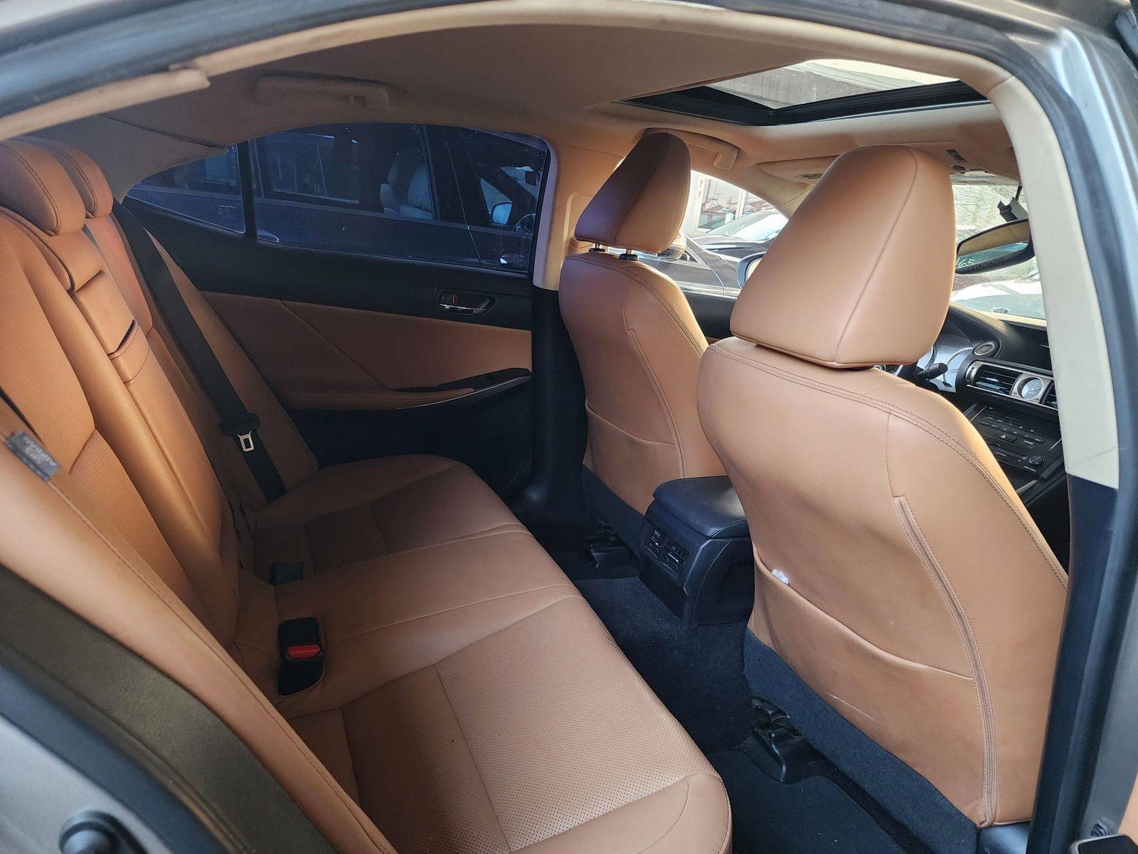 2014 LEXUS IS 250 — 118324 Miles — Lot 23294 — Souq - Marhaba Auctions Used Cars - Image 4