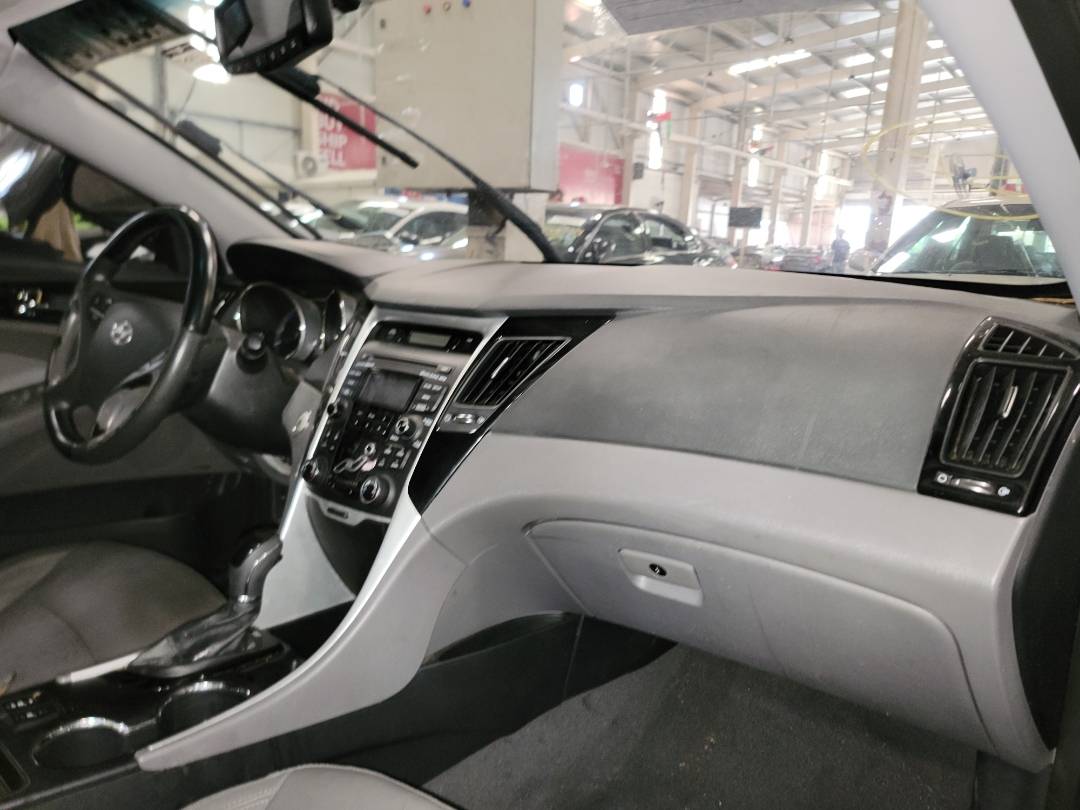 2012 HYUNDAI SONATA — 131543 Miles — Lot 43297104 — Souq - Marhaba Auctions Used Cars - Image 5