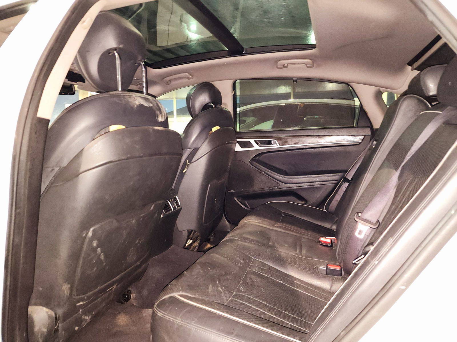 2015 HYUNDAI GENESIS — 137908 Miles — Lot 68289104 — Souq - Marhaba Auctions Used Cars - Image 6