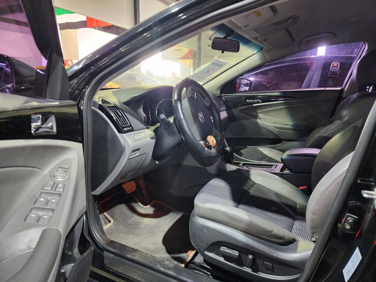 2011 HYUNDAI SONATA — 213355 KM — Lot 303520 — Al Quoz - Marhaba Auctions Used Cars - Image 9