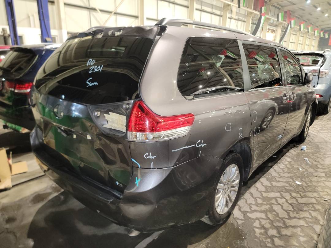 2011 TOYOTA SIENNA — 295076 Miles — Lot 044347 - Marhaba Auctions Used Cars - Image 4