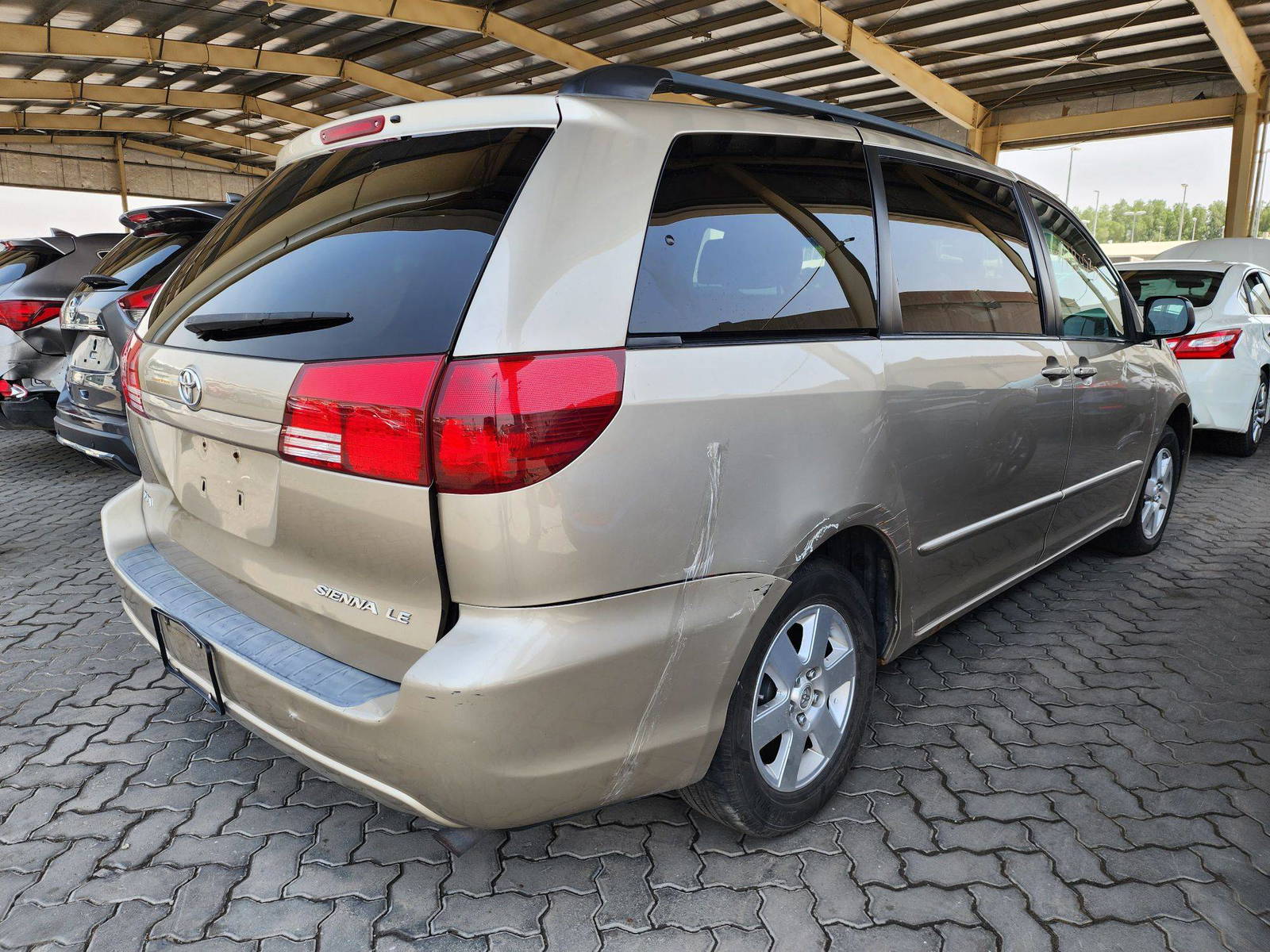2005 TOYOTA SIENNA — 259593 Miles — Lot 25625 — Souq - Marhaba Auctions Used Cars - Image 3