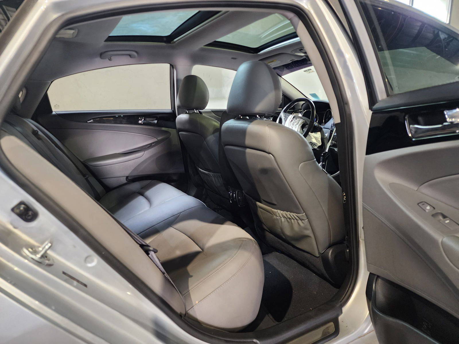 2012 HYUNDAI SONATA — 123108 Miles — Lot 48785435 — Al Quoz - Marhaba Auctions Used Cars - Image 5