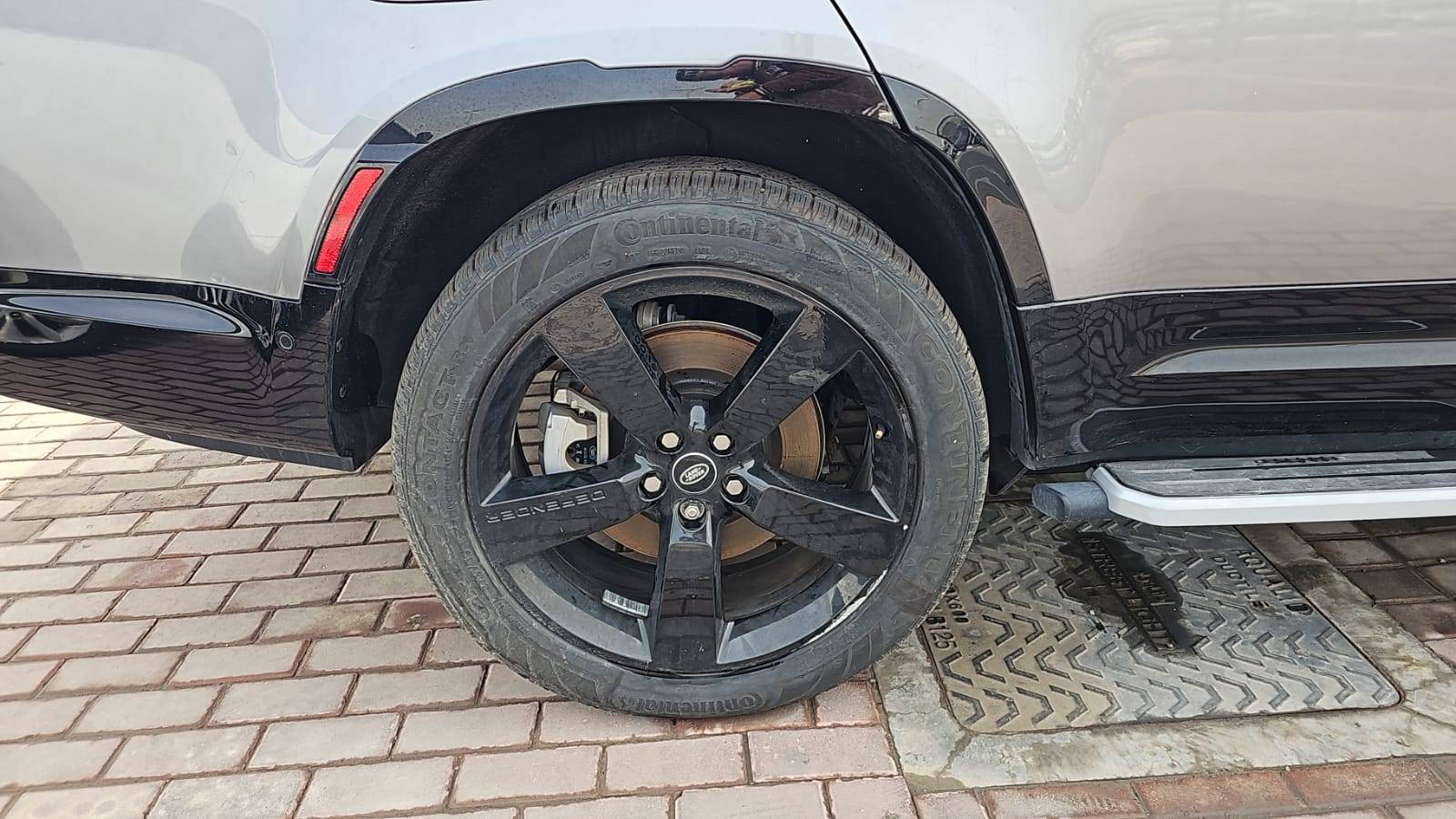 LAND ROVER DEFENDER 130 X DYNAMIC SE 2023 - Marhaba Auction Used Cars - Image 5