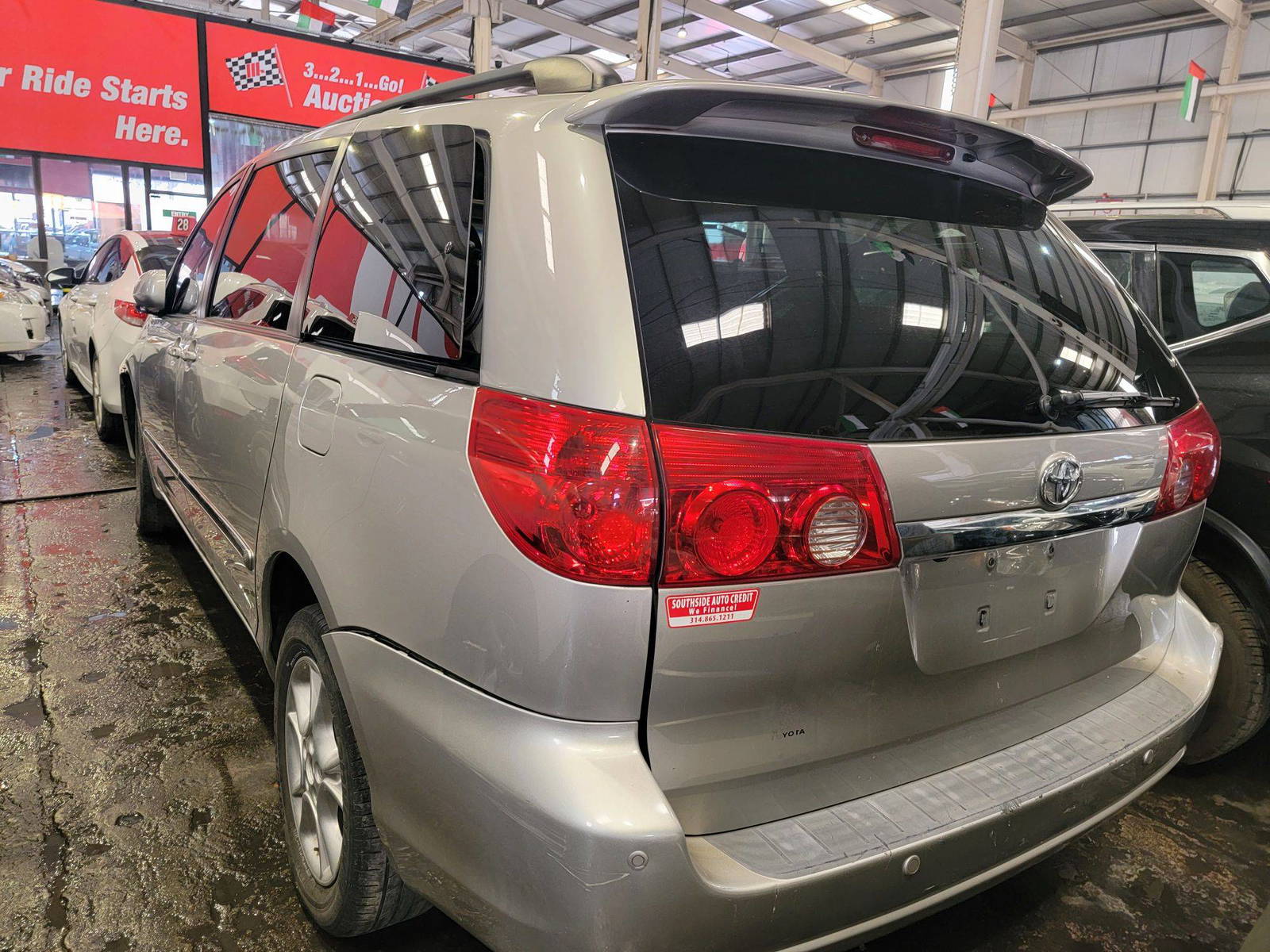 2006 TOYOTA SIENNA — 189078 Miles — Lot 87375105 — Main - Marhaba Auctions Used Cars - Image 5