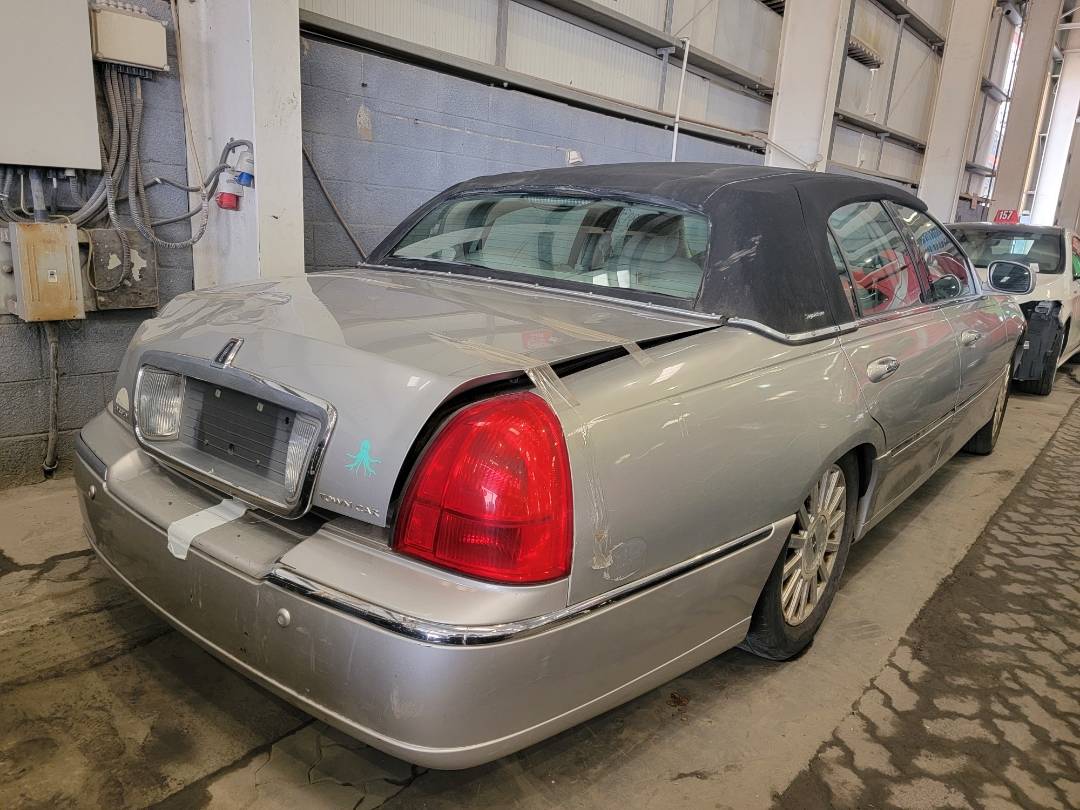 LINCOLN TOWN 2004 - Marhaba Auction Used Cars - Image 10