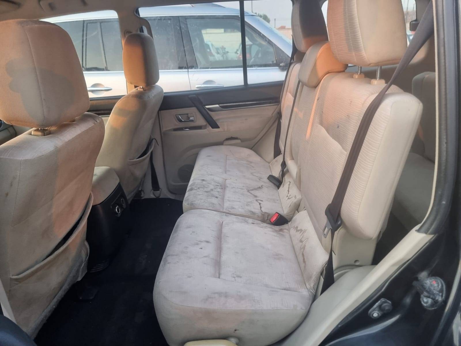 2011 MITSUBISHI PAJERO — 193264 KM — Lot J703318 — Ind. 12 - Marhaba Auctions Used Cars - Image 5