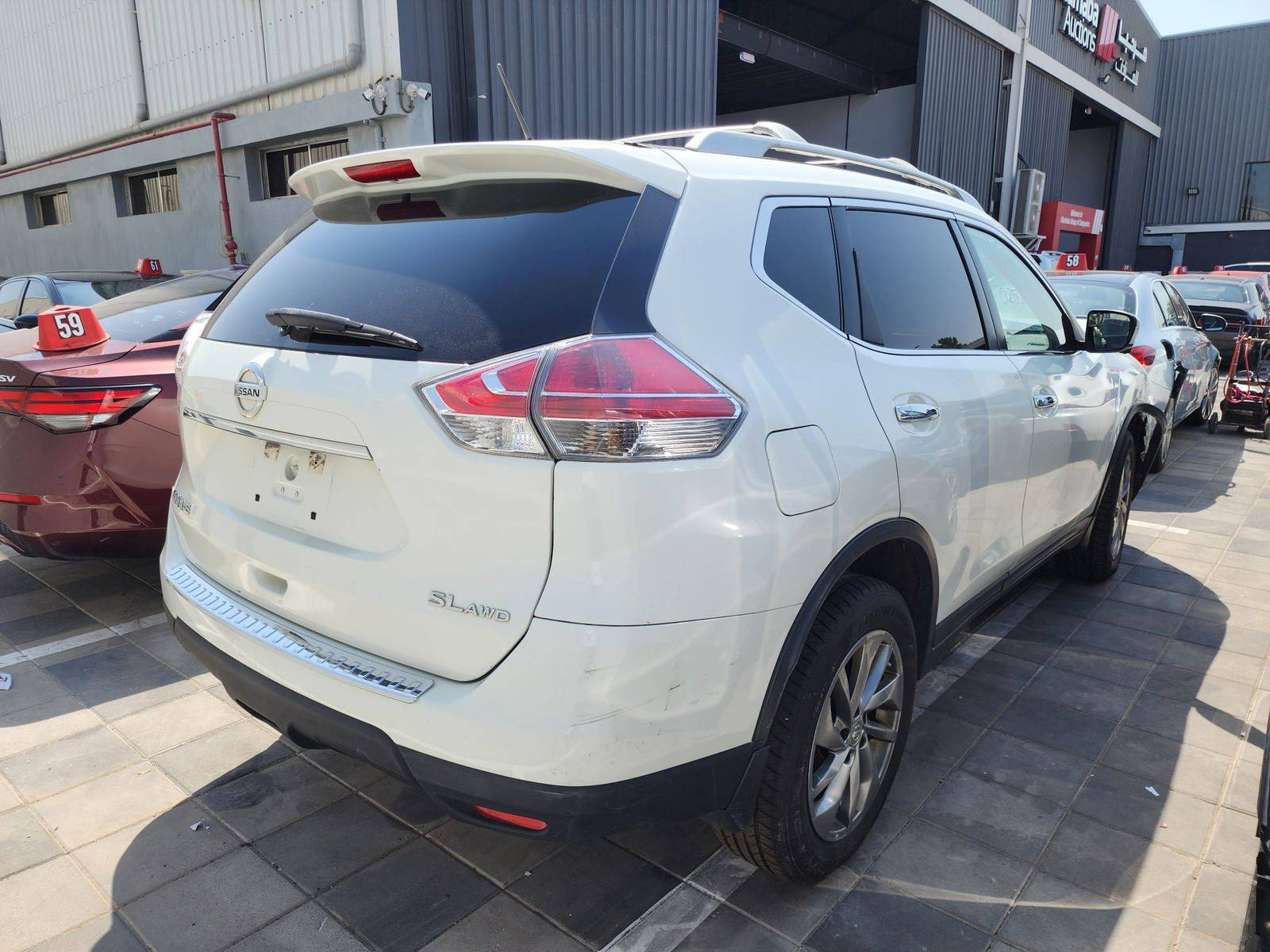 2015 NISSAN ROGUE — 185355 Miles — Lot 39230258 — Al Quoz - Marhaba Auctions Used Cars - Image 3