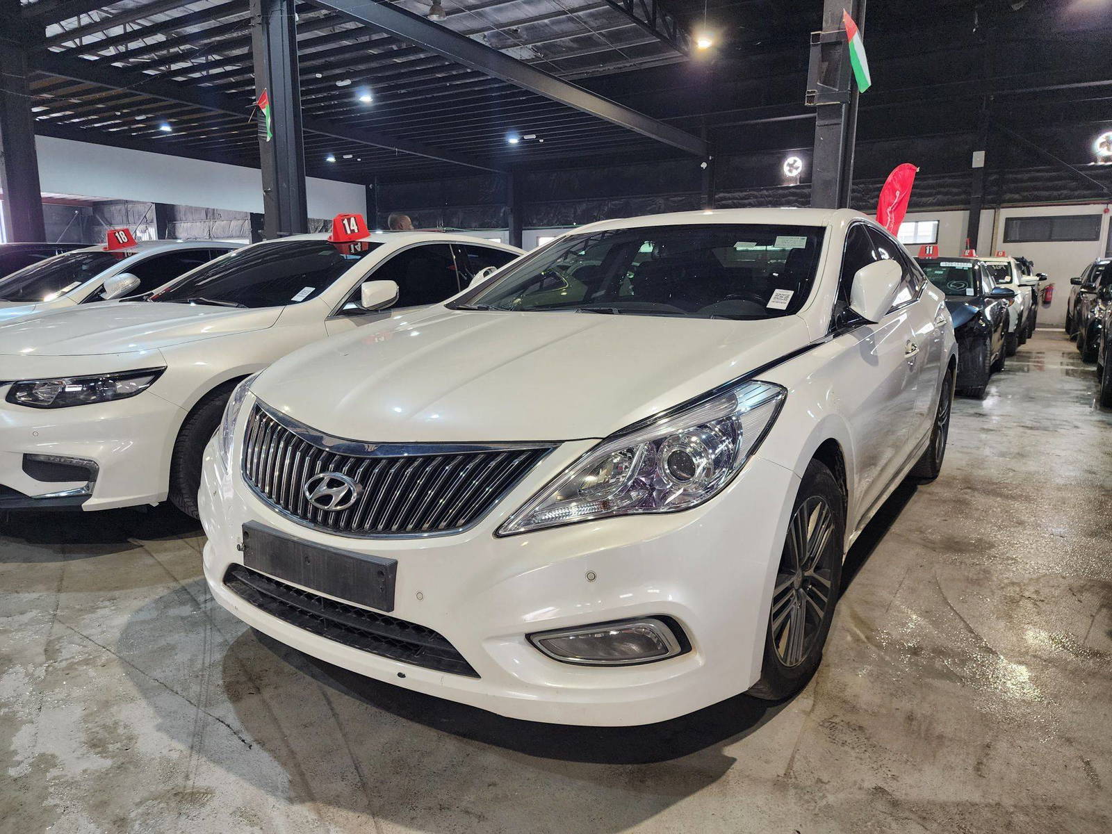 2014 HYUNDAI GRANDEUR — 187585 KM — Lot 332937 — Al Quoz - Marhaba Auctions Used Cars - Image 6